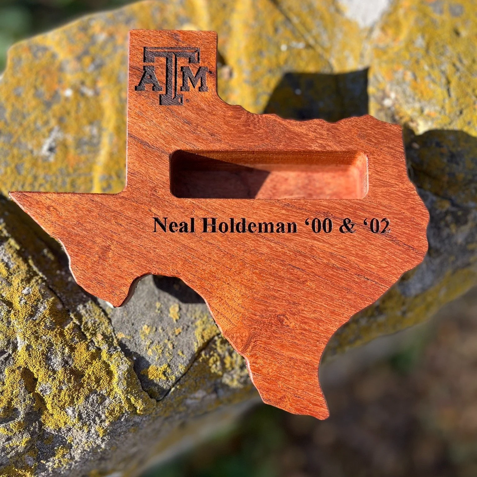 Look at that early morning light! Just imagine if this was your business card holder and the light coming though your office window lighting up that beautiful wood grain. 😍