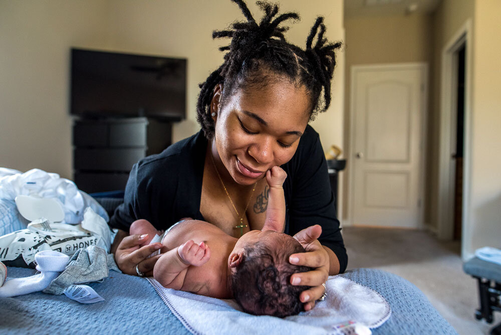 05-jacksonville-intimate-postpartum-photography-newborn-home-breastfeeding.JPG