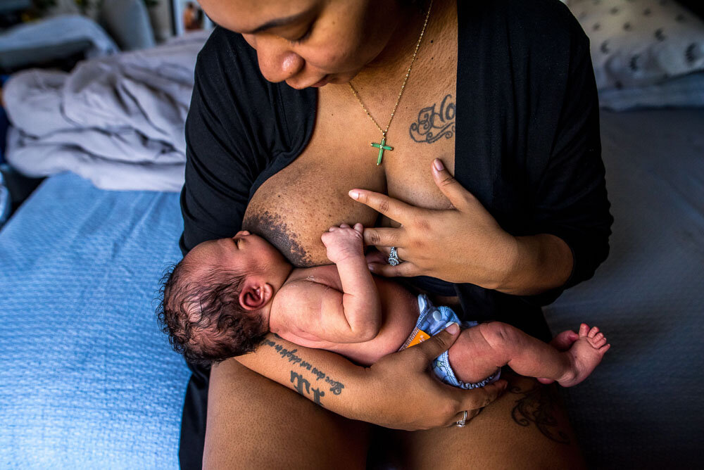 06-jacksonville-intimate-postpartum-photography-newborn-home-breastfeeding.JPG
