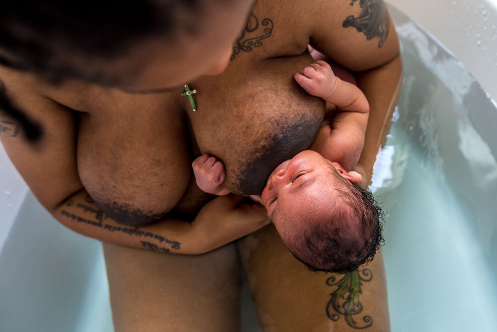 19-jacksonville-intimate-postpartum-photography-newborn-home-breastfeeding.JPG