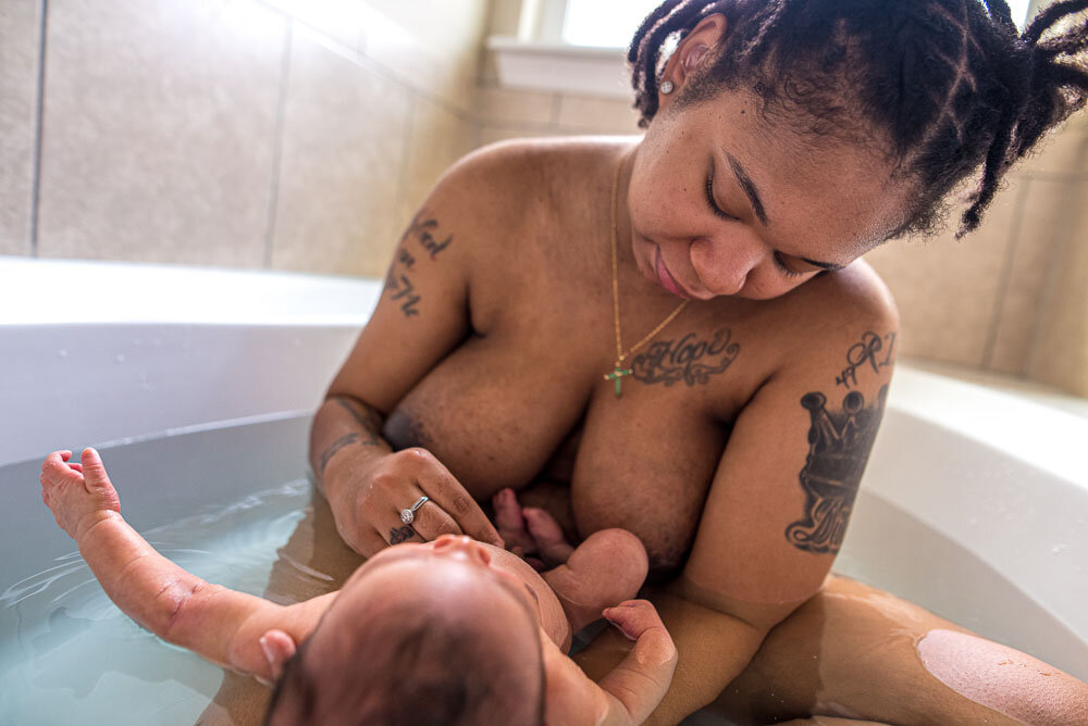 18-jacksonville-intimate-postpartum-photography-newborn-home-breastfeeding.JPG