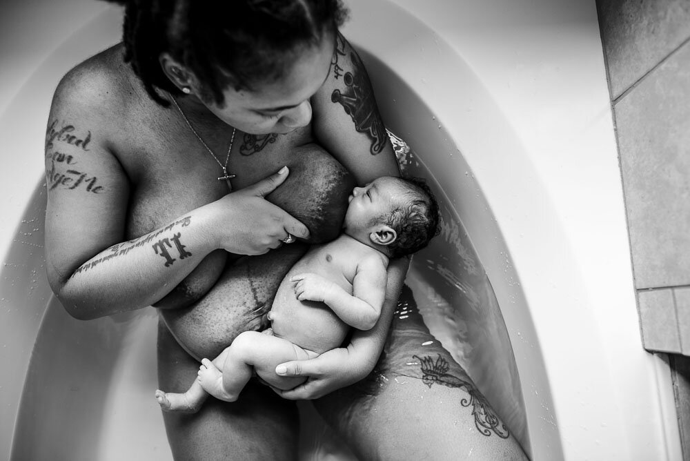 21-jacksonville-intimate-postpartum-photography-newborn-home-breastfeeding.JPG
