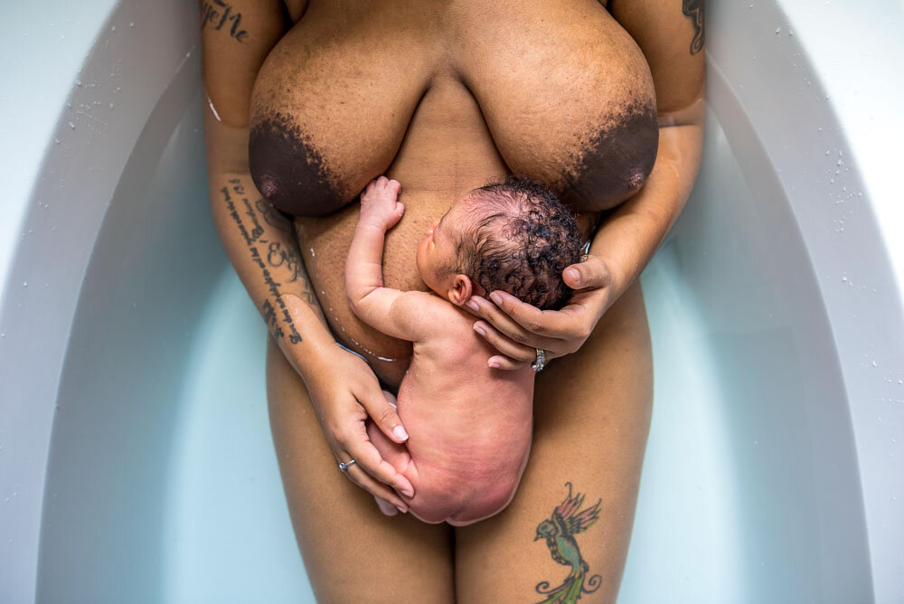 23-jacksonville-intimate-postpartum-photography-newborn-home-breastfeeding.JPG