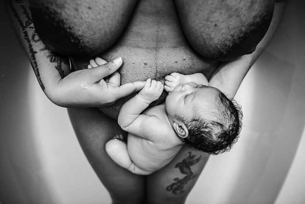 24-jacksonville-intimate-postpartum-photography-newborn-home-breastfeeding.JPG