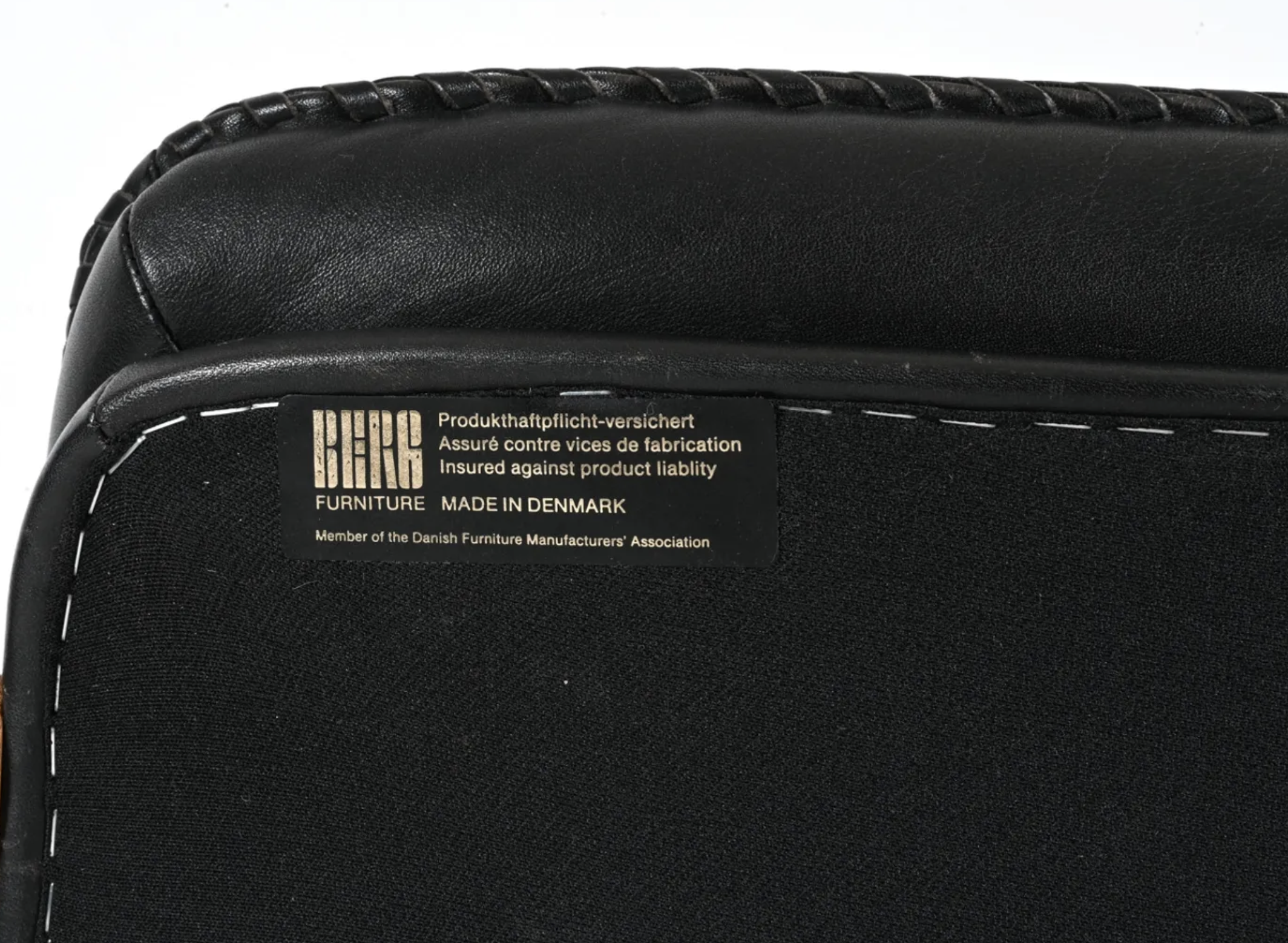 Danish Black Leather Swivel Chair from Berg Furniture, Denmark 1970s.png