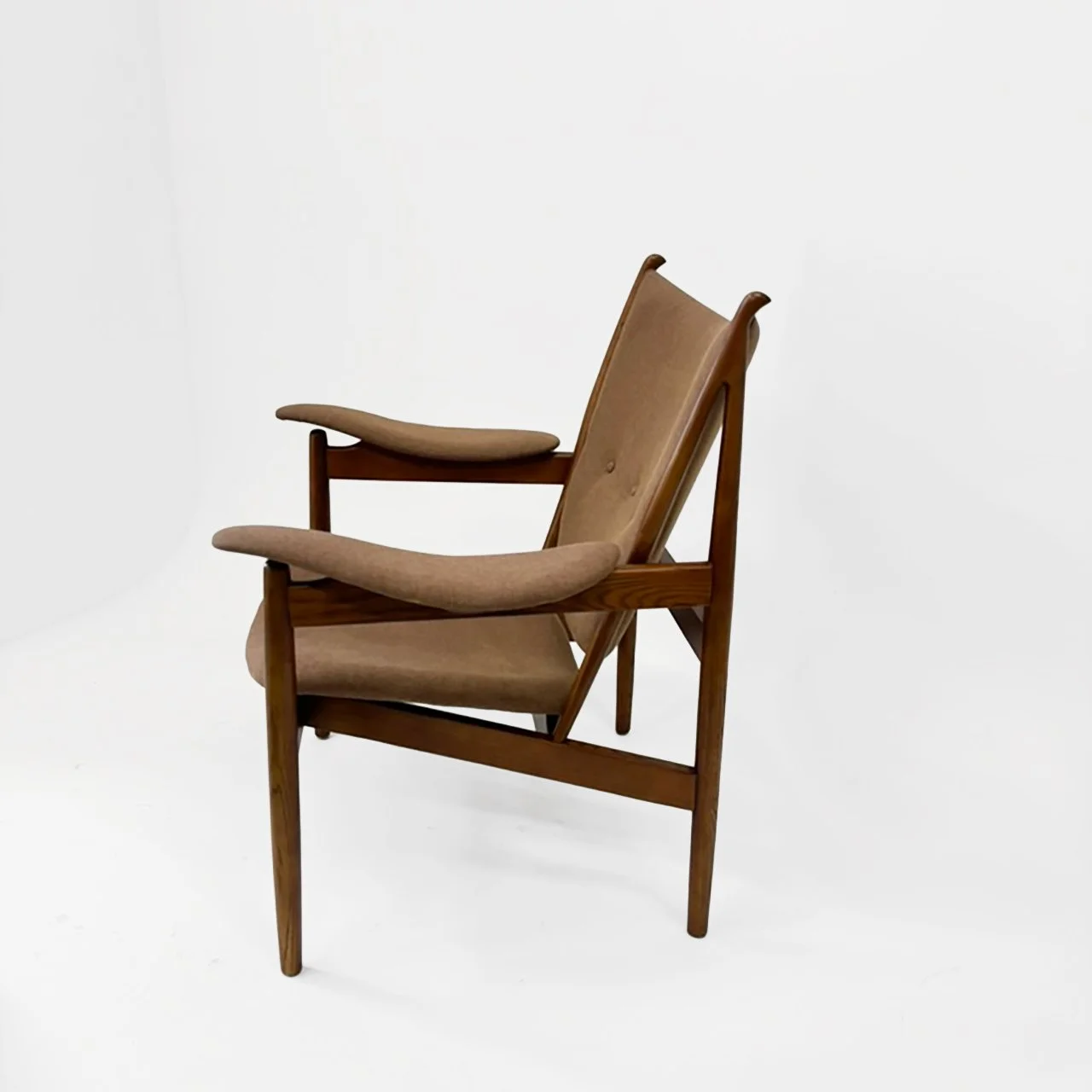 Finn Juhl Style Chieftain Chair