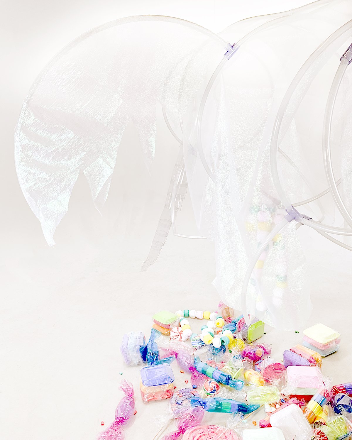 Que Color Winter 2023
Holographic Polypro Tubing, pearlized sheer polyester 9’ x 3’ x 6’