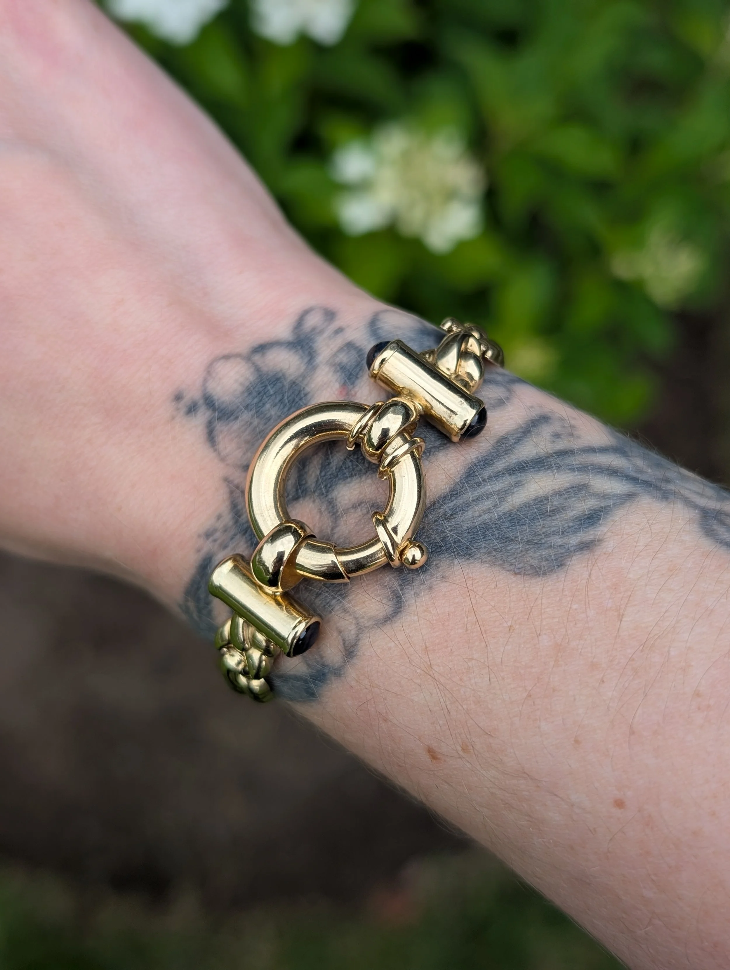 14k yellow gold fancy link bracelet with decorative clasp set with 4 cabochon onyx. (240-1162)