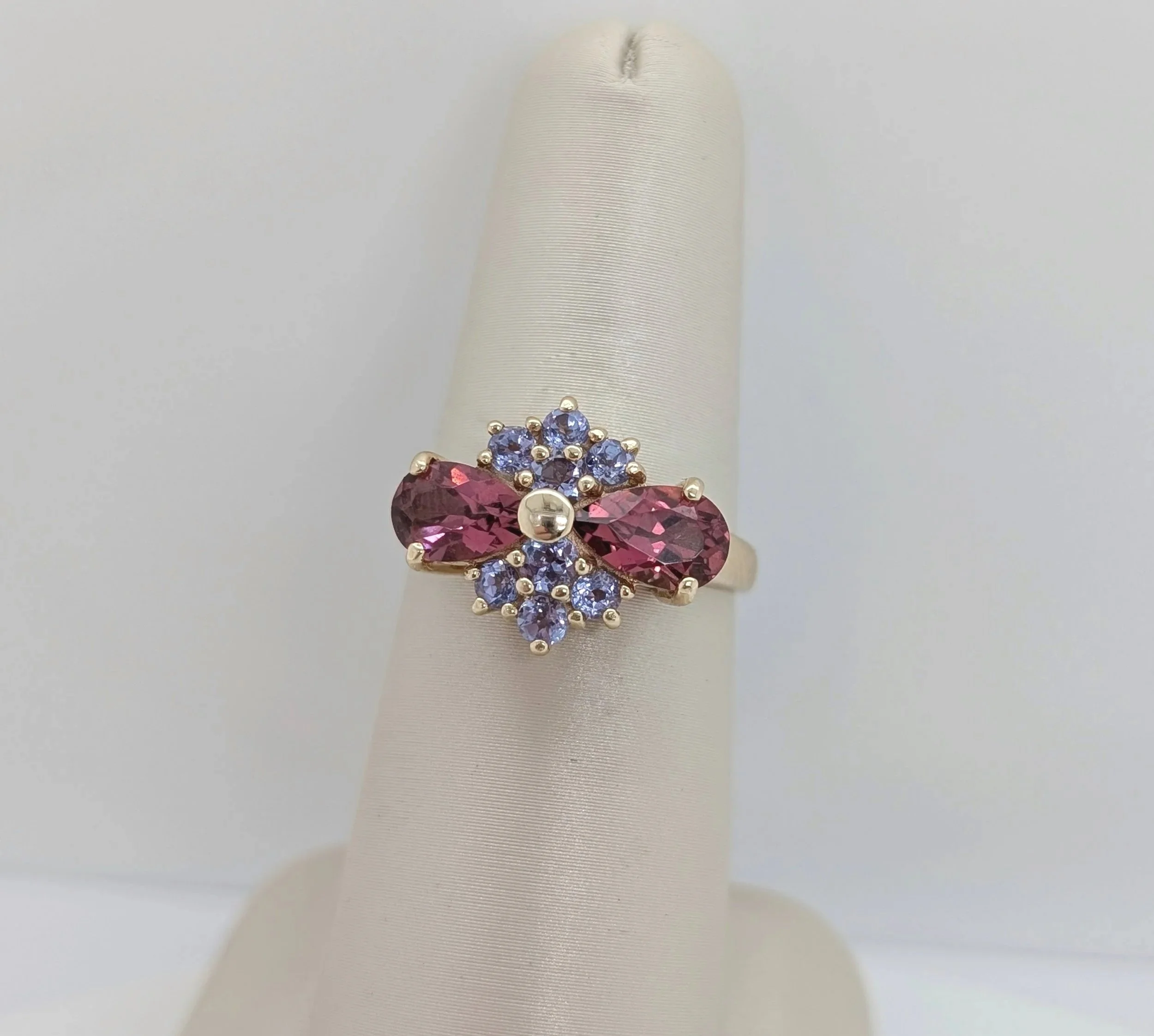 14k yellow gold pear shaped pink tourmaline and round tanzanite cluster ring. Size 6.75. (200-2081)