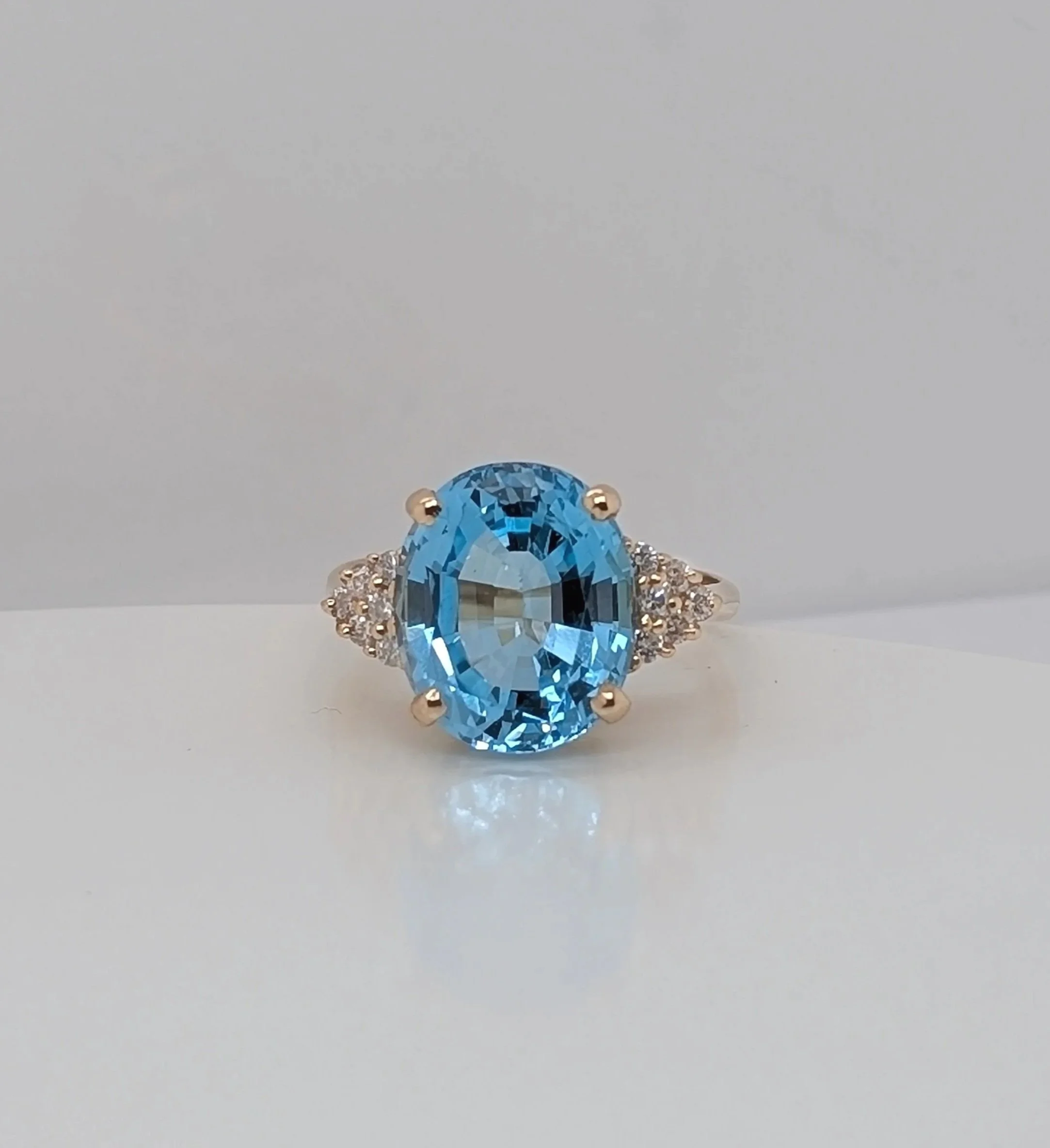 14k yellow gold oval blue topaz and diamond cluster ring. Size 5.5. (200-2160)