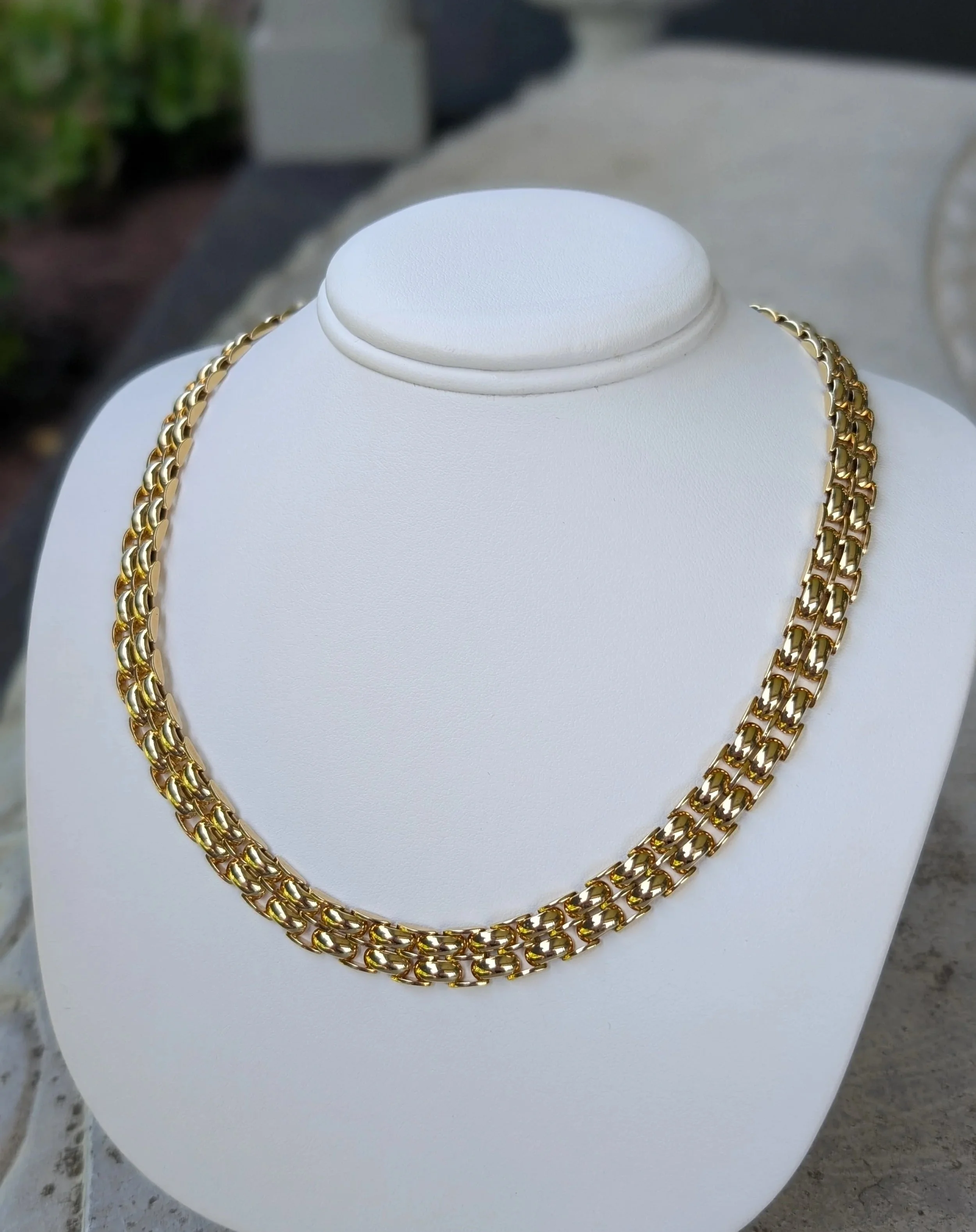 14k yellow gold 8.6mm panther link collar necklace measuring 16.5 inches. (431-3719)