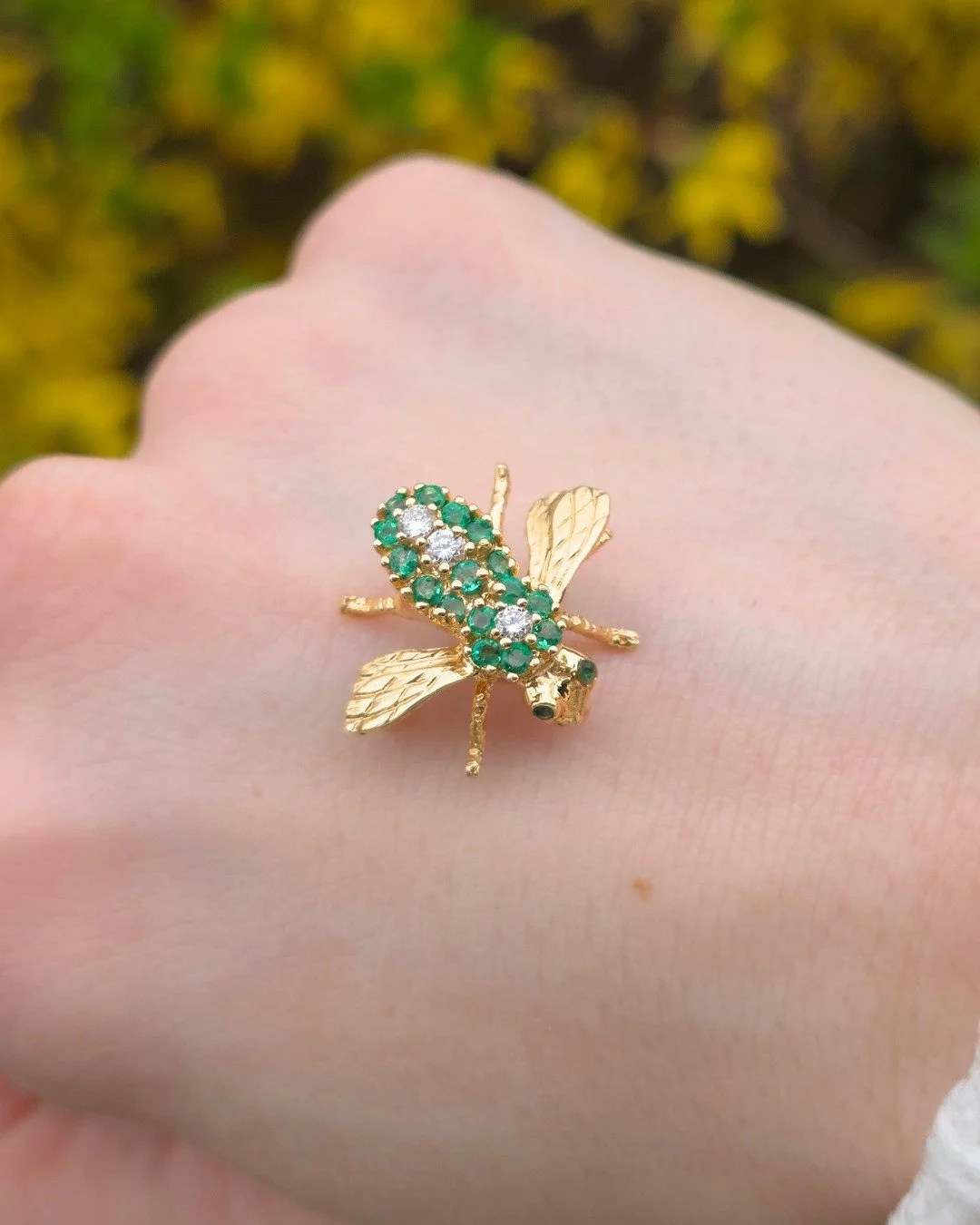Need a little inspiration? Nicole has you covered. 🐝

Here is the latest Forsythe Staff Pick: perfect for summer, this charming bee pin from our estate case features round diamonds and emeralds.

One emerald carries a small chip from its past life, 