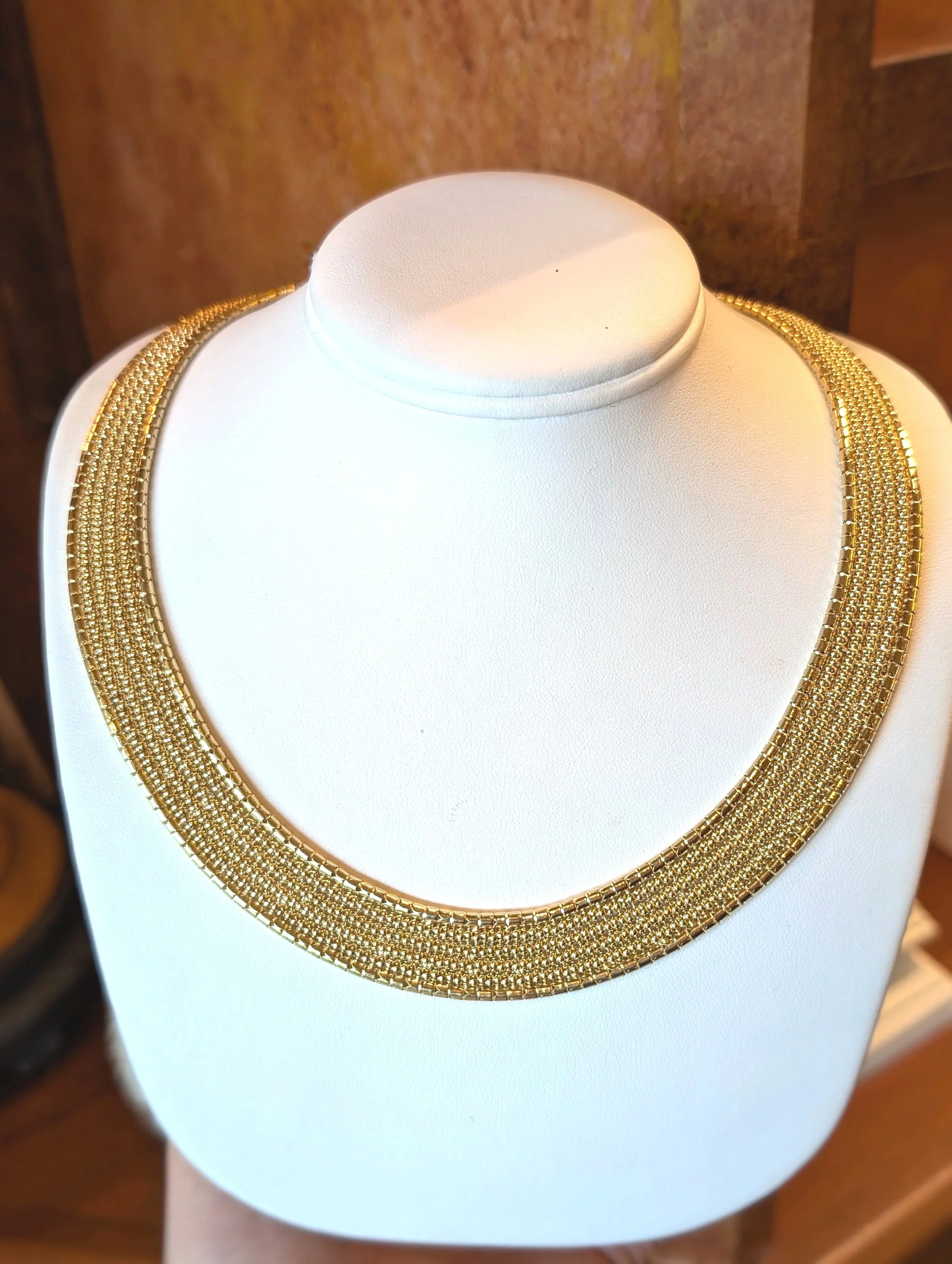 14k yellow gold mesh collar necklace.16 inches. (431-3730)