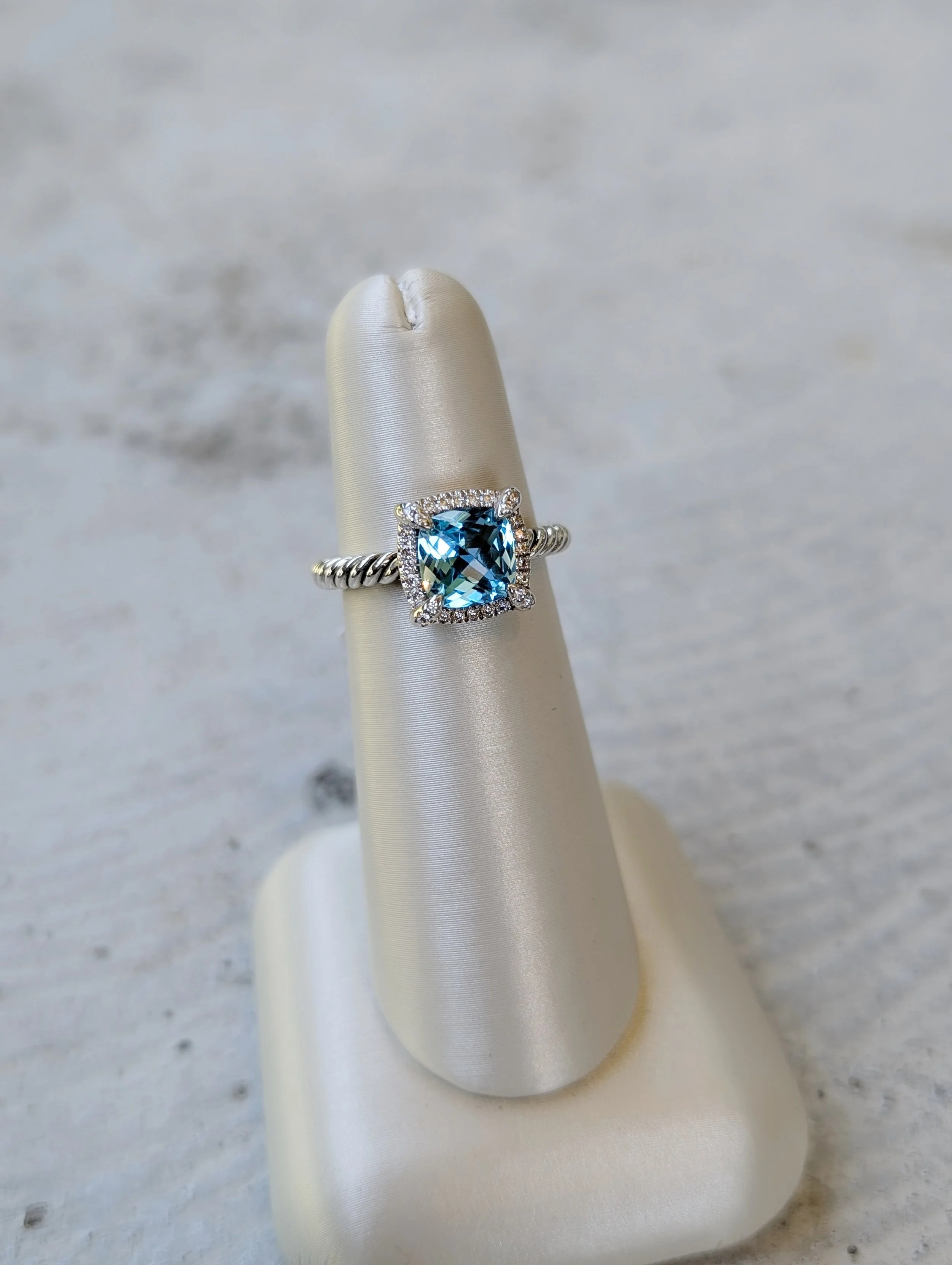 David Yurman sterling silver Hampton blue topaz chatelaine ring. Size 5.5 (620-738)