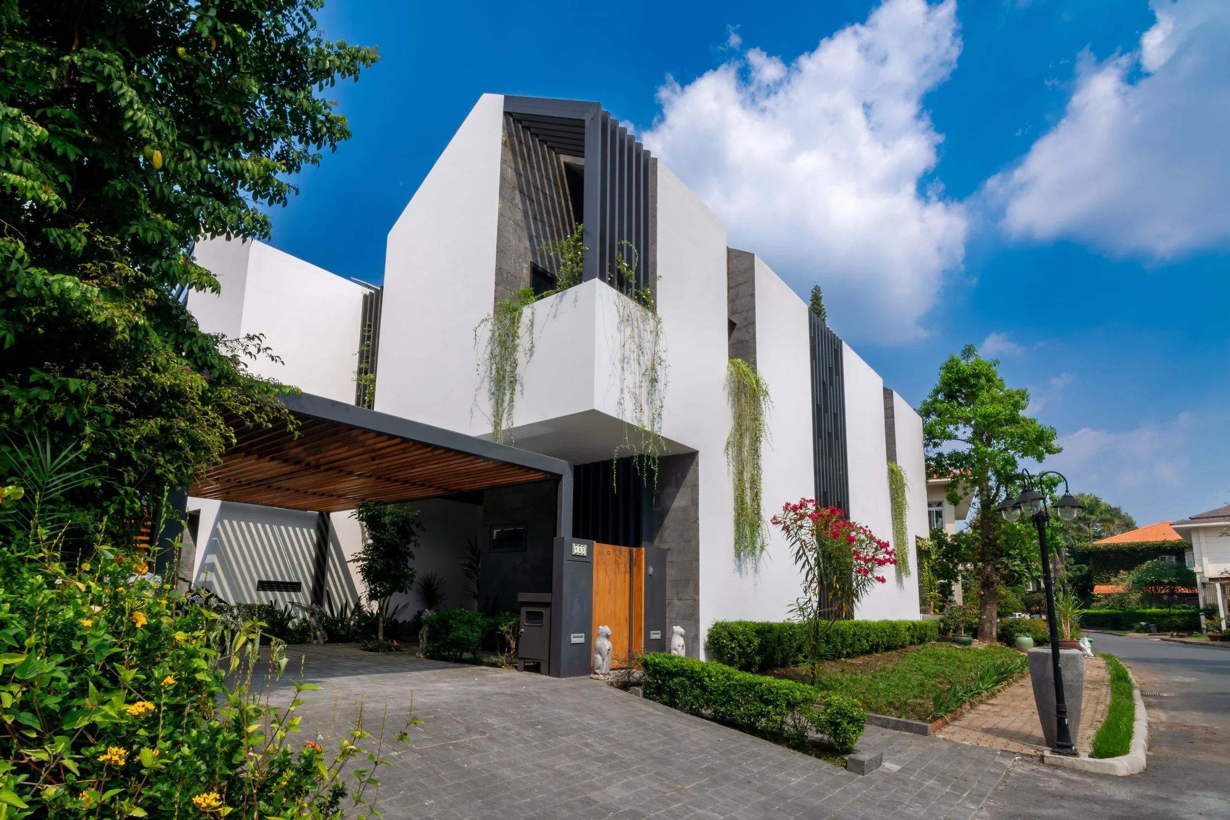 T-House-residential-hochiminhcity-vietnam-architecture (1).jpg
