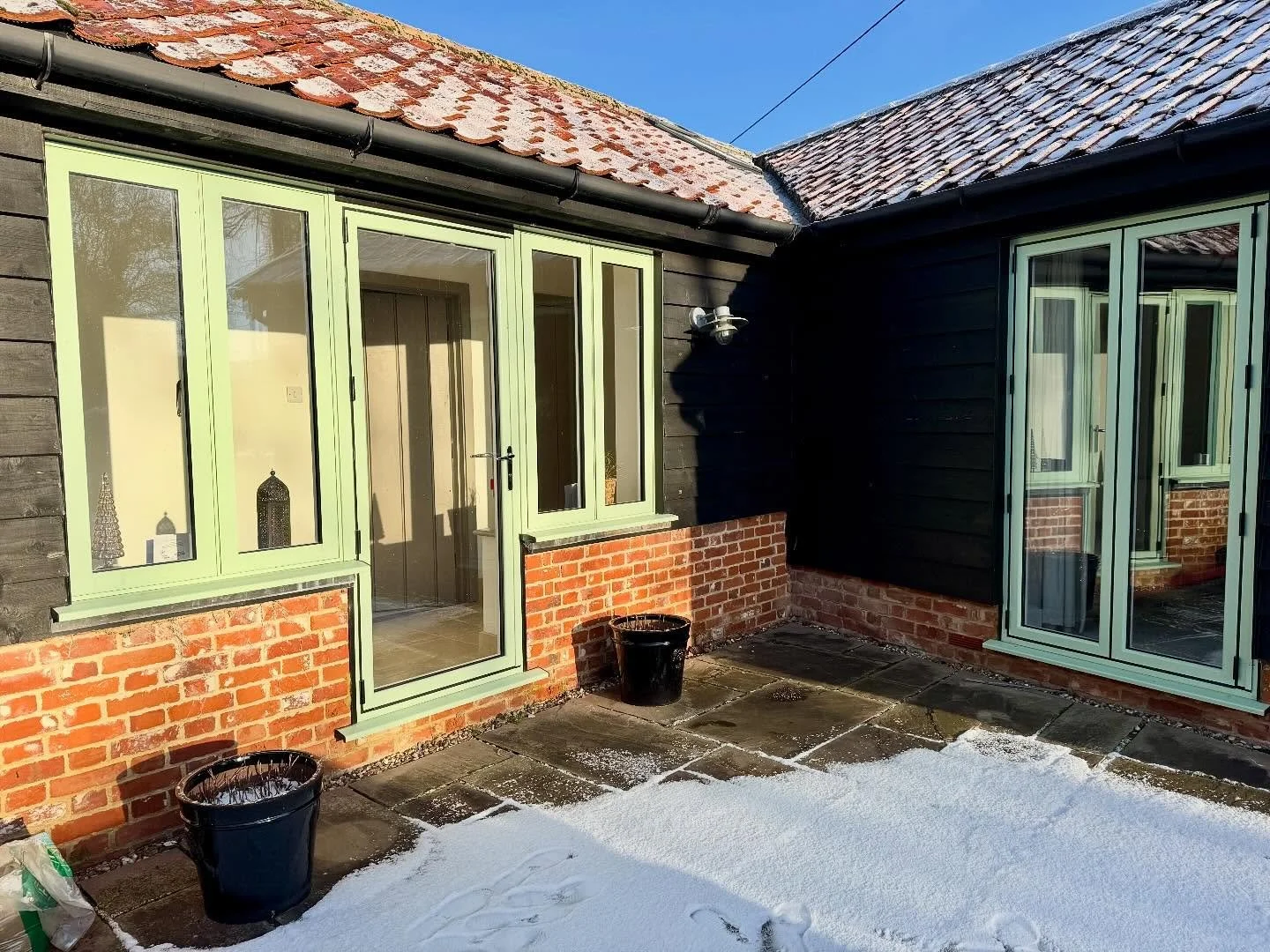 Phase 1 wrapped up on this beautiful barn project ✨
Bespoke-colour aluminium windows and doors installed, blending modern performance with traditional character.
We&rsquo;re back on site to survey Phase 2 .. watch this space.