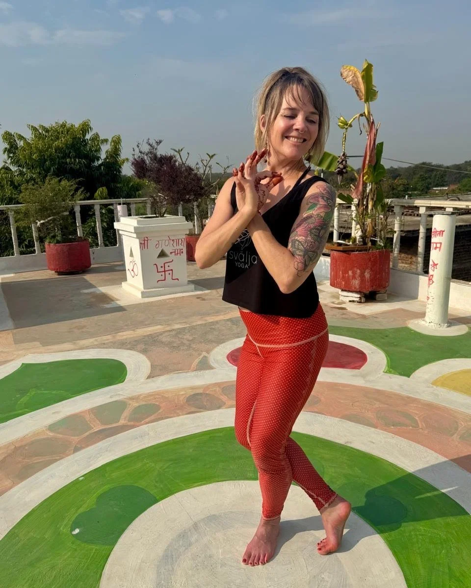 ⫸𝗠𝗮𝗻𝘁𝗿𝗮 + 𝗡𝗮𝗱𝗮 𝗬𝗼𝗴𝗮: 𝗧𝗵𝗲 𝗬𝗼𝗴𝗮 𝗼𝗳 𝗦𝗼𝘂𝗻𝗱⫷

with Mary Bue, eRYT 500, YACEP

𝗪𝗵𝗮𝘁 𝗶𝗳 𝘆𝗼𝘂𝗿 𝘃𝗼𝗶𝗰𝗲 𝘄𝗮𝘀 𝘁𝗵𝗲 𝗺𝗼𝘀𝘁 𝗽𝗼𝘄𝗲𝗿𝗳𝘂𝗹 𝘁𝗼𝗼𝗹 𝗳𝗼𝗿 𝘁𝗿𝗮𝗻𝘀𝗳𝗼𝗿𝗺𝗮𝘁𝗶𝗼𝗻?

Join us for our deep-dive wo