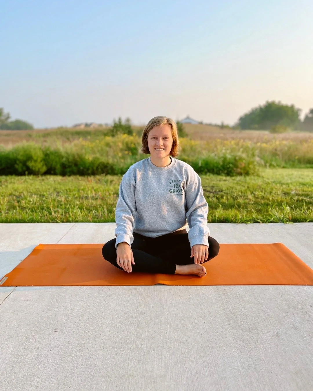 𝗦𝘂𝘀𝘁𝗮𝗶𝗻𝗮𝗯𝗹𝗲 𝗠𝗼𝘃𝗲𝗺𝗲𝗻𝘁 𝗳𝗼𝗿 𝗖𝗵𝗿𝗼𝗻𝗶𝗰 𝗣𝗮𝗶𝗻: 𝗬𝗼𝗴𝗮 𝗳𝗼𝗿 𝗔𝗹𝗹 𝗕𝗼𝗱𝗶𝗲𝘀

What if we replaced 'pushing through' with 'listening in'? ◐

Living with chronic or acute pain often feels like a constant negotiation with 