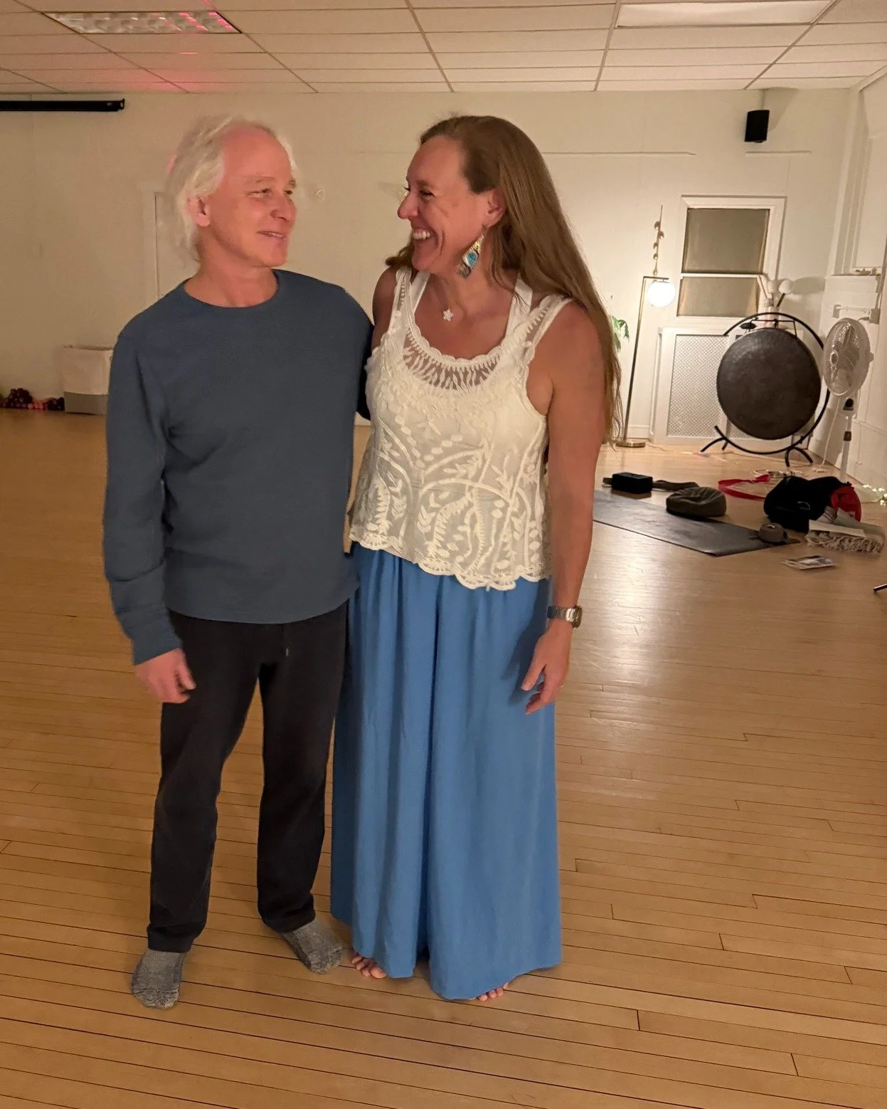 𝗬𝗶𝗻 + 𝗥𝗲𝘀𝗼𝗻𝗮𝗻𝘁 𝗩𝗶𝗯𝗿𝗮𝘁𝗶𝗼𝗻𝘀!
✦ Miriam's Yin guidance, accompanied by dreamy guitar meanderings by Richie Townsend, invites you to settle into a dynamic stillness that encourages a journey of release and inner connection.
✦ More inf