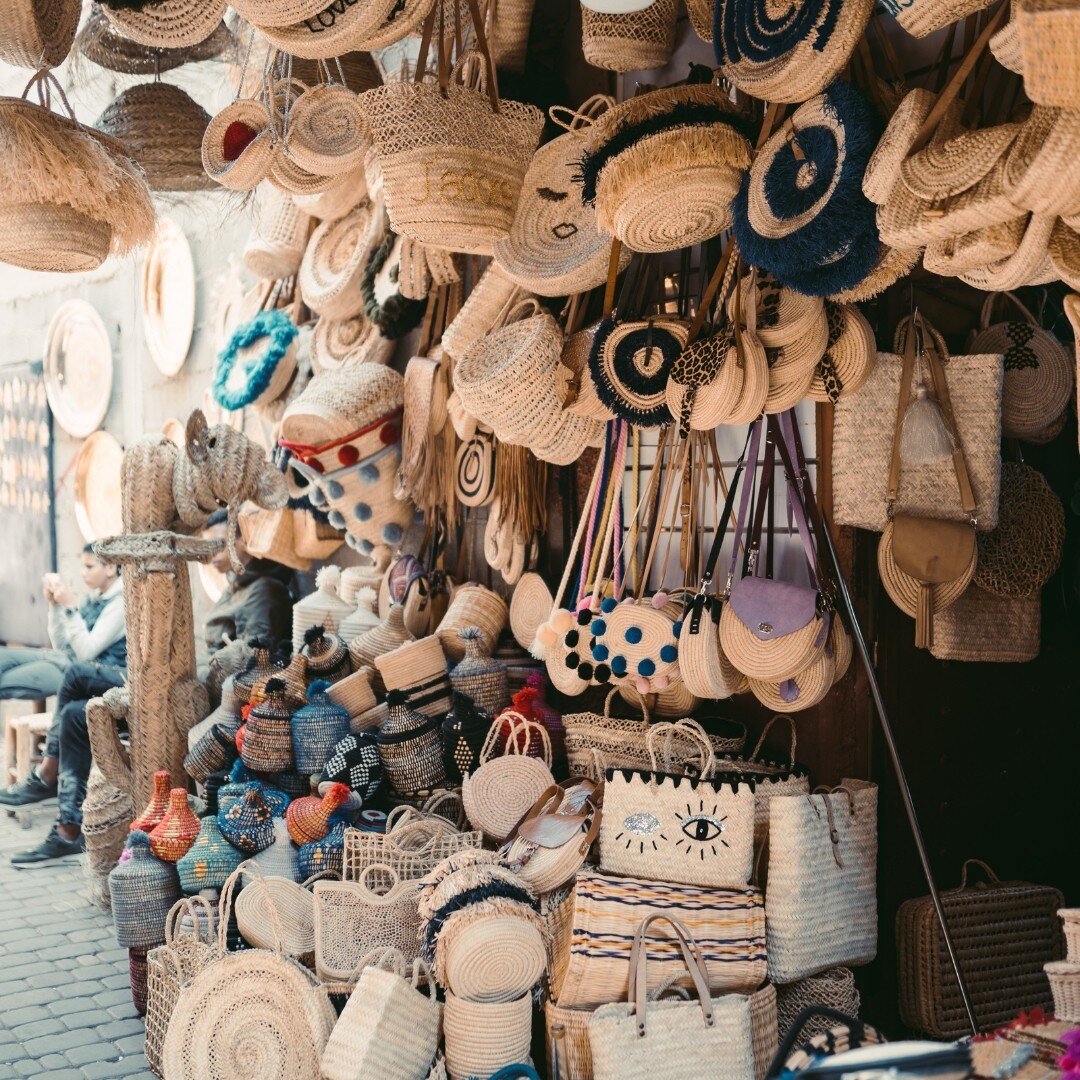 Basket Weave Purses could be found at almost at any flee market, beach, or store in Latin America. This type of bag is perfect for adding a touch of texture to any outfit, and they're perfect for any occasion. ​​​​​​​​​
Whether you're heading to brun