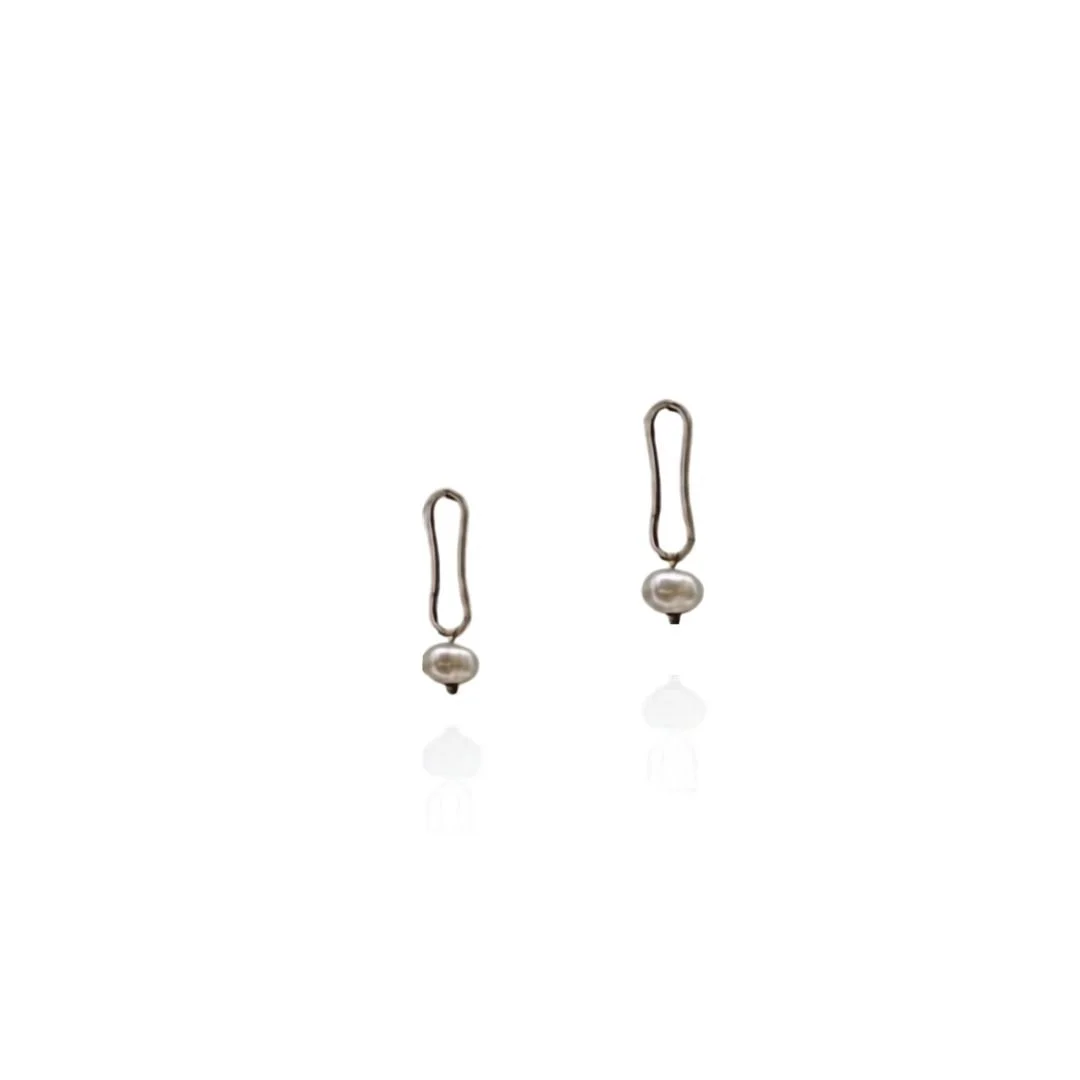 Link Pearl Stud Earrings