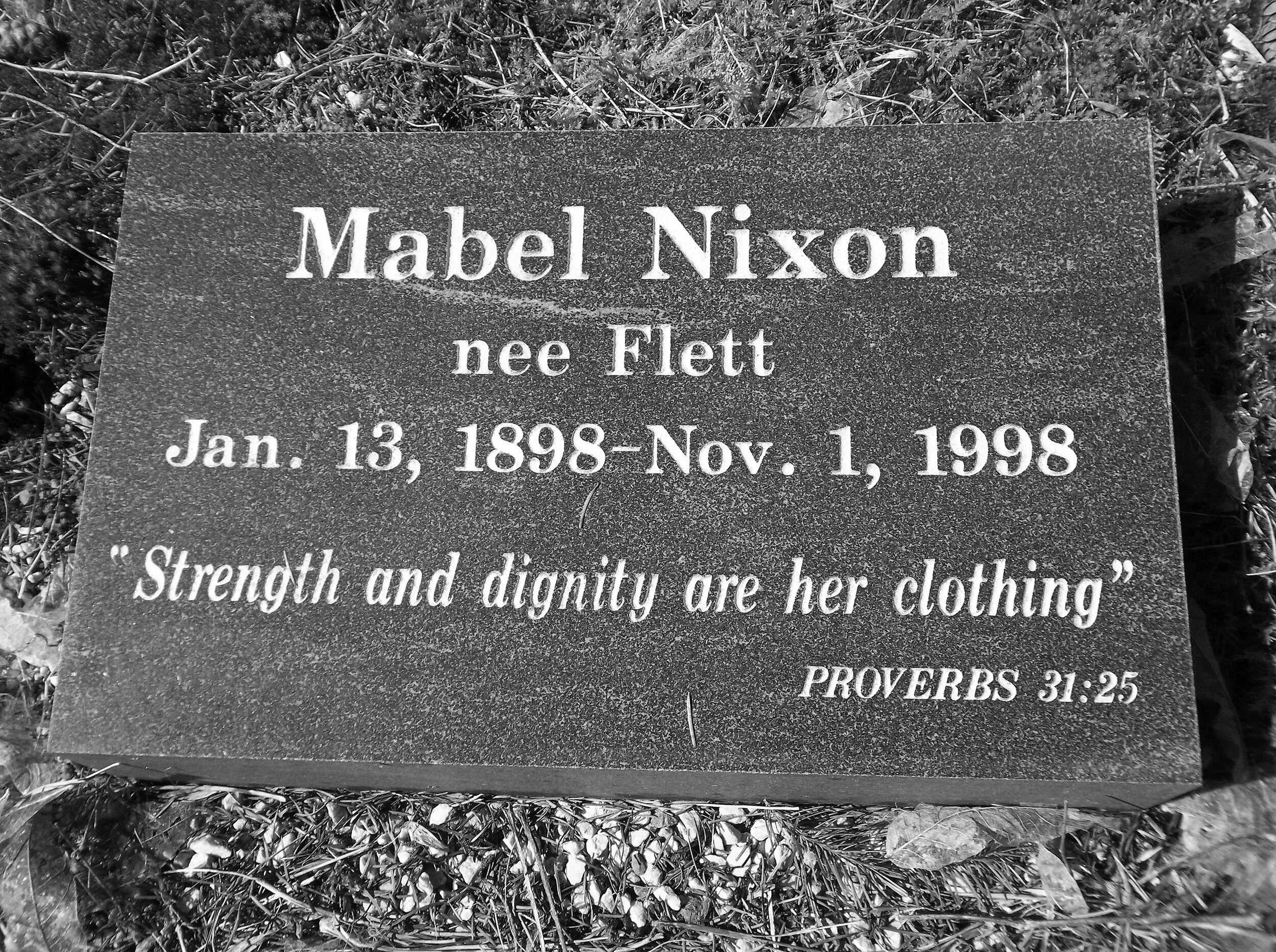 A close-up of Mabel (Flett) Nixon’s headstone.