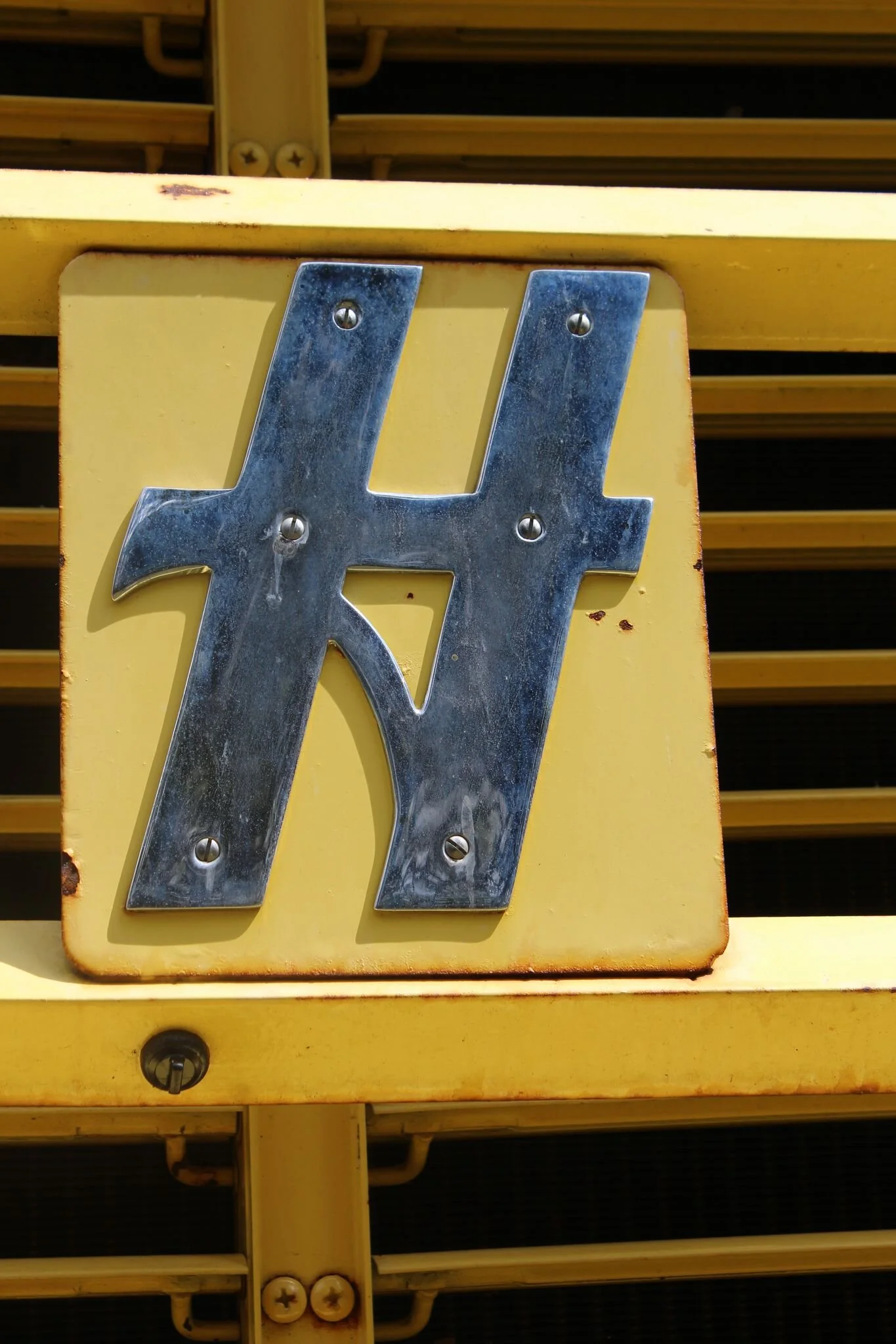 This close-up shows the famous 'Hayes' emblem but not the five-pound bulldog.