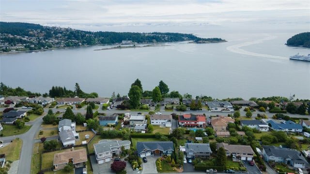 A partial view of the Cilaire subdivision, looking seaward. The name Cilaire, a road, Black Powder Trail, and some overgrown waterside concrete ruins are all there is today to recall when this was the site of the Hamilton Co.’s powderworks, the site of two deadly explosions over a century ago. Photo: 460 Realty, Gerry Thomasen