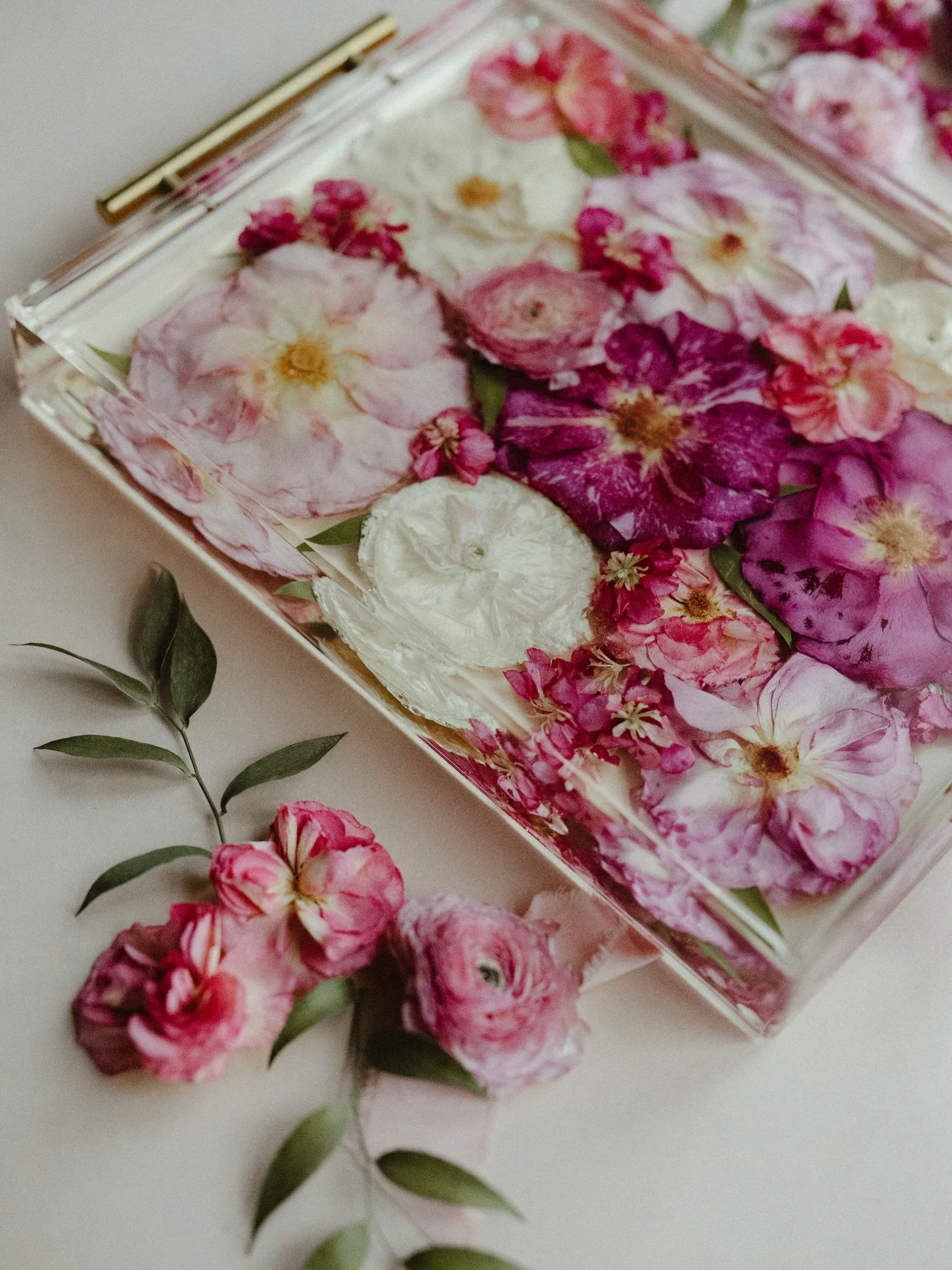 What do you do with your wedding bouquet after your wedding? 

Custom resin tray featuring real preserved florals, carefully arranged and sealed to last.

Functional. Sentimental. One of a kind.