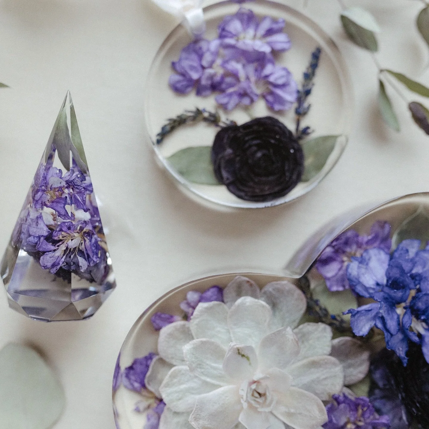 A moment for the succulent in this keepsake! 

A resin ornament, heart, and ring holder collection off to its forever home!