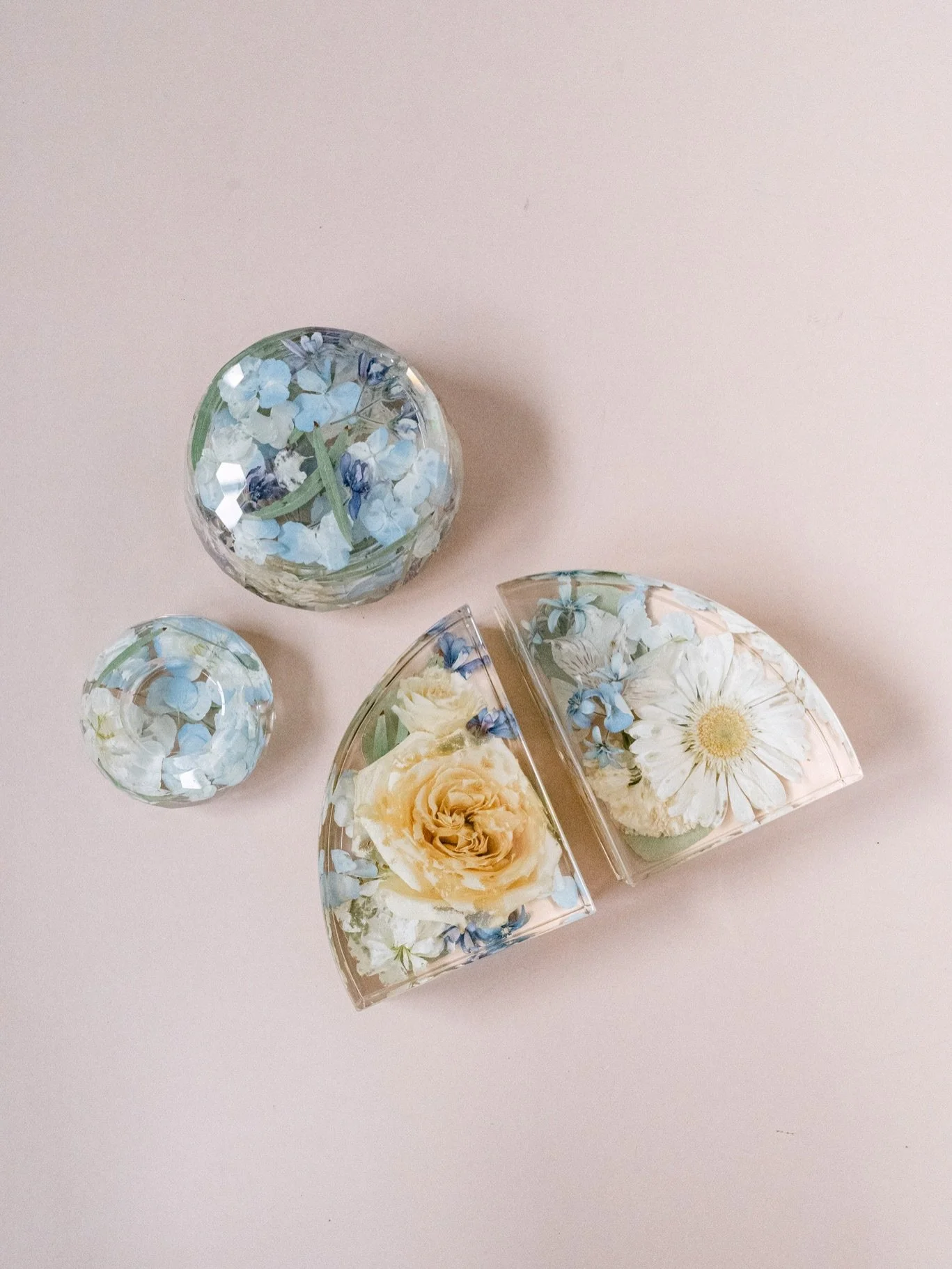 This collection brings all the calming vibes with the soft blue hydrangea blooms, paired with a pop of a cheerful daisy and rose!

Which piece is your favorite??
