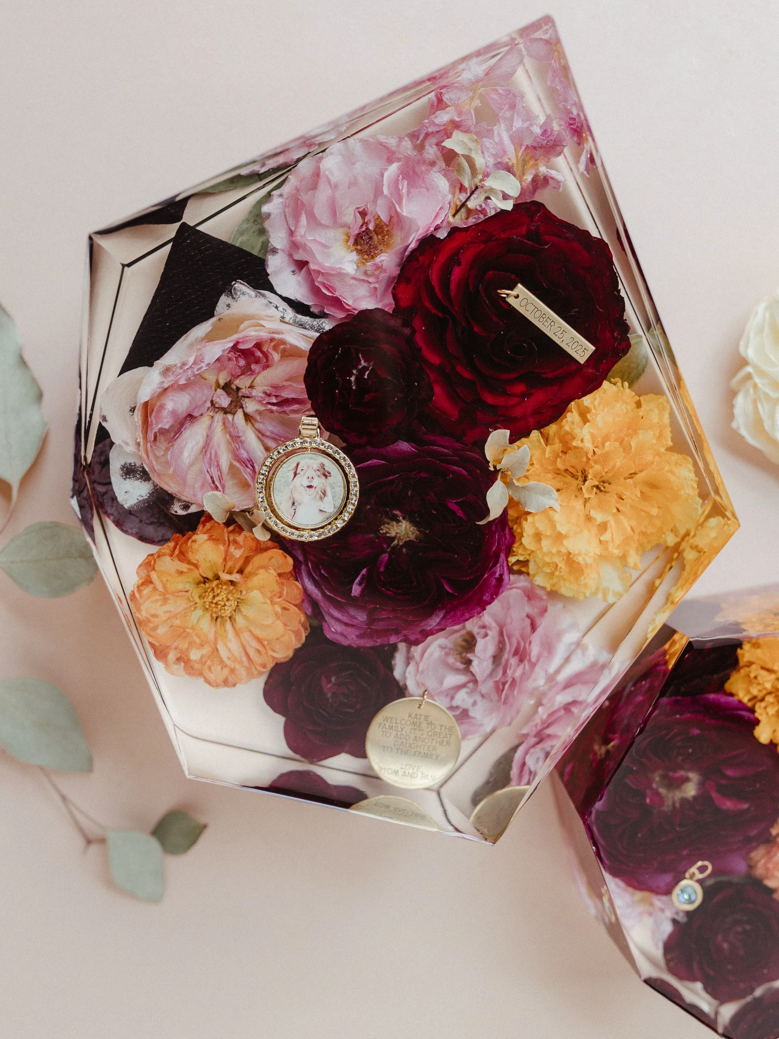 Another keepsake collection picked up and heading to its new home! 

This custom collection features flowers from our client&rsquo;s wedding preserved alongside special charms that hold personal meeting. 

We love helping life&rsquo;s most cherished 