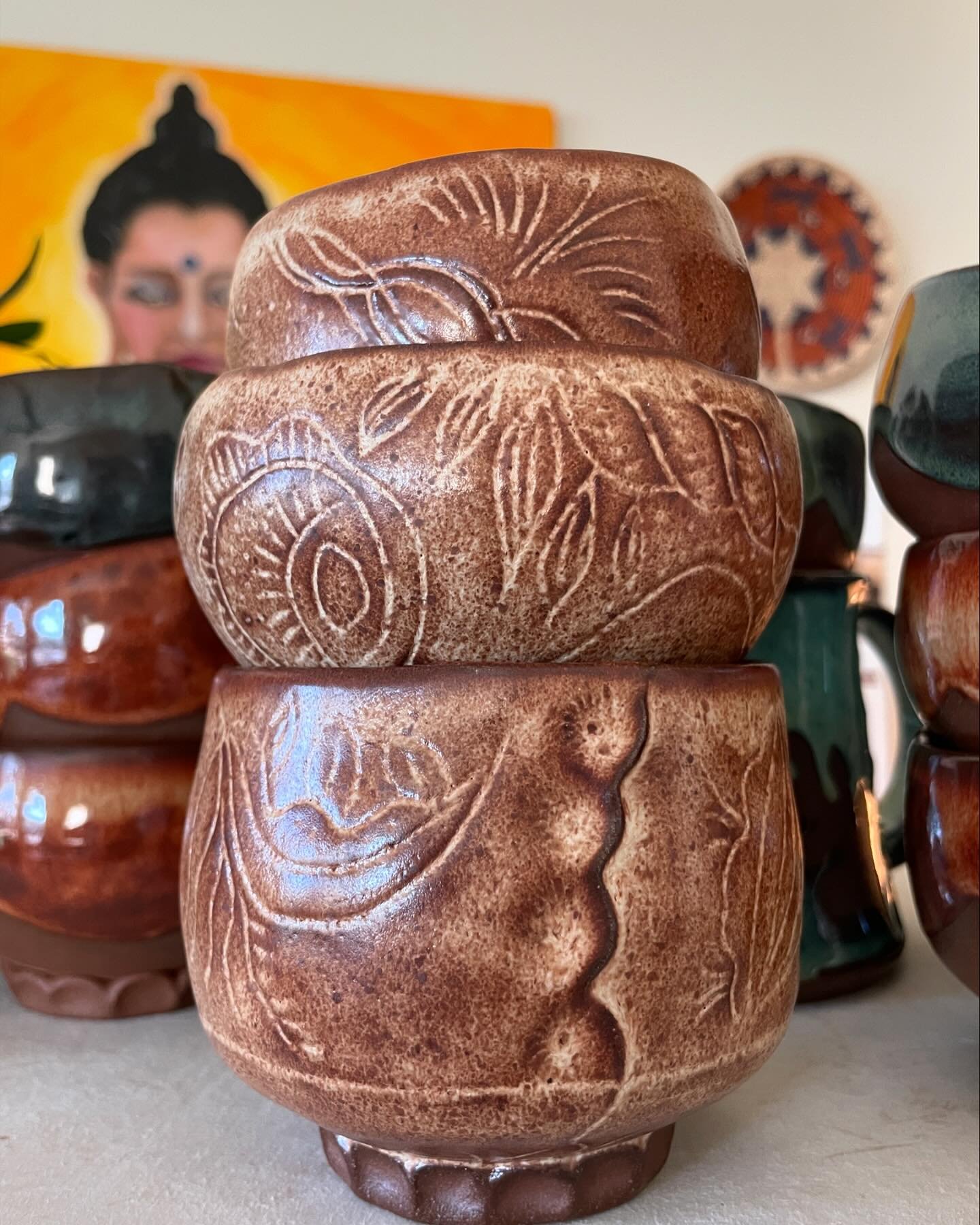 A trio of hand carved bowls with a beautiful toasty Mocha Shino glaze. Two of these bowls are pinch pots and one is slab built. Happy Wednesday everyone! Stay safe out there!

#handbuiltceramics #handbuiltpottery #slabbuilt #handbuiltmug #lisaaldenar