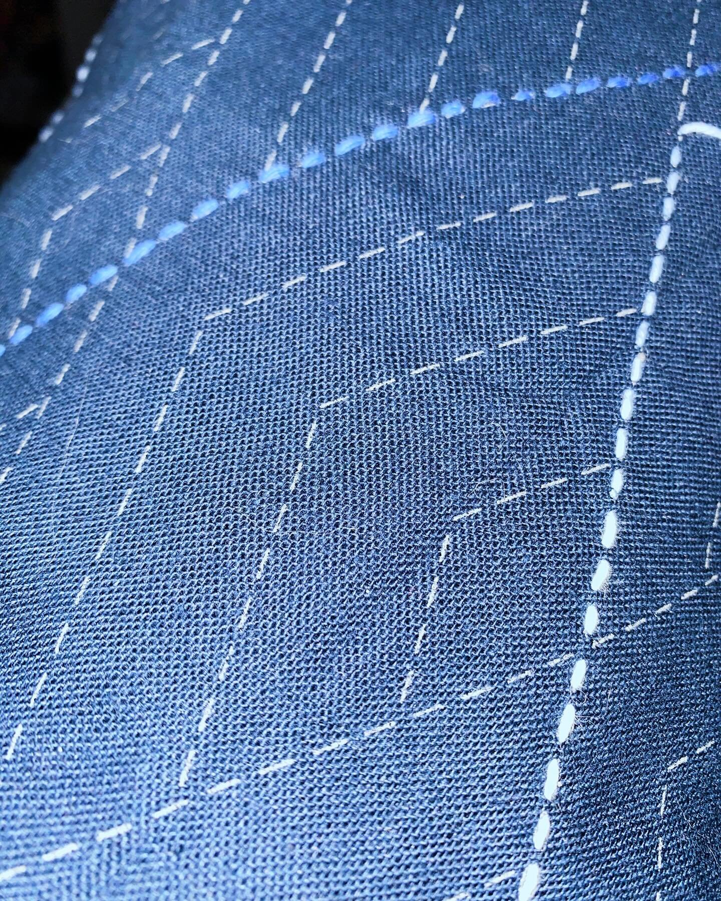 It&rsquo;s #fridaynight so of course I&rsquo;m chilling by #stitching on my new #sashiko sampler piece that I got at the @_theworkroom #sprucedale opening&hellip;. How about you?
#textile #handmadeintoronto