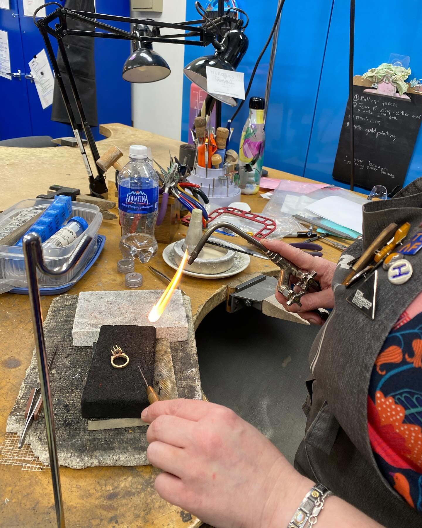Bench action shot! I hate a love/hate relationship with soldering! But the ring I&rsquo;m working on is almost done! I&rsquo;m so excited to share it with you!  What do you love to hate?
#handmadeintoronto #fire #onmybench #sciart #sciartist #science