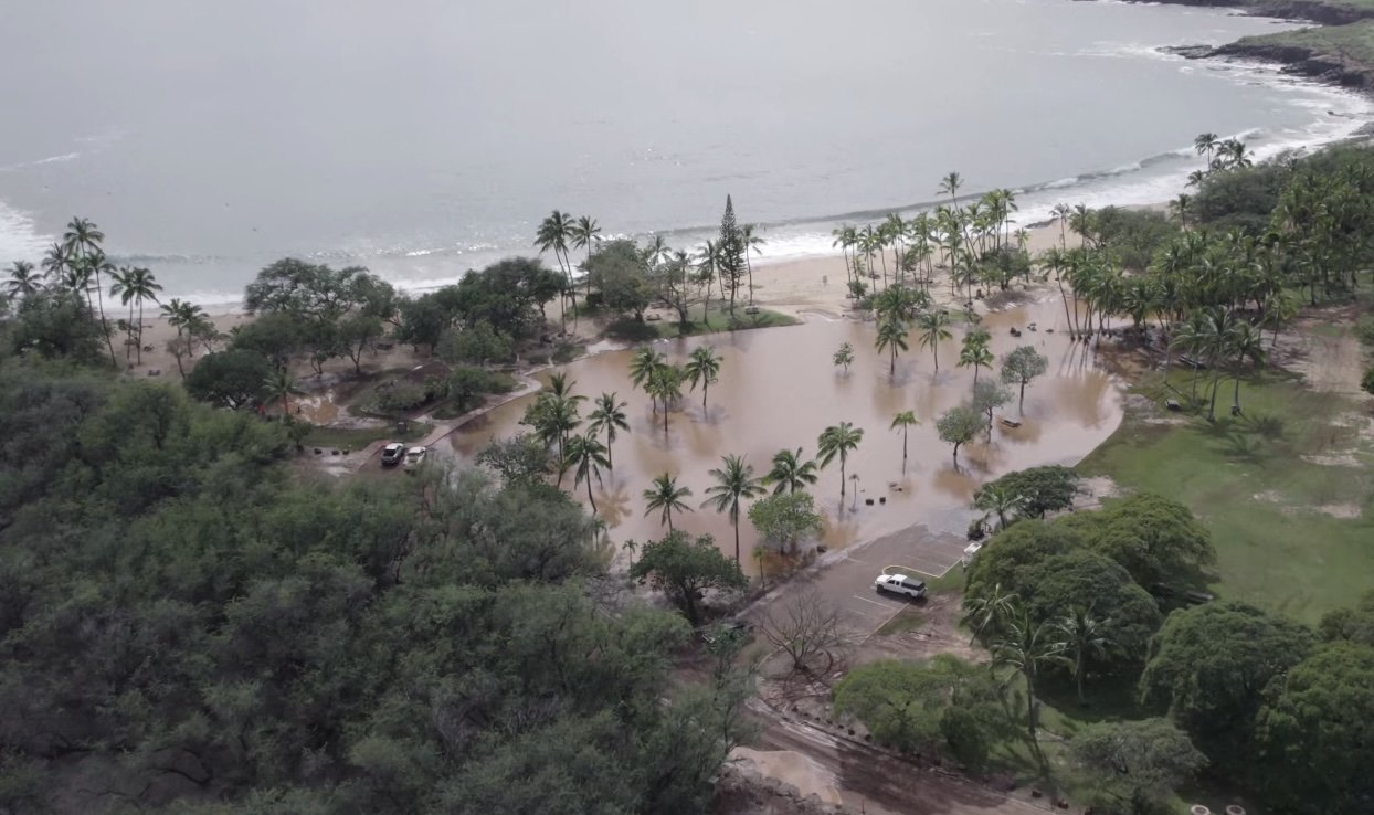 Hulopoʻe Beach Park Cleanup After Kona Storm