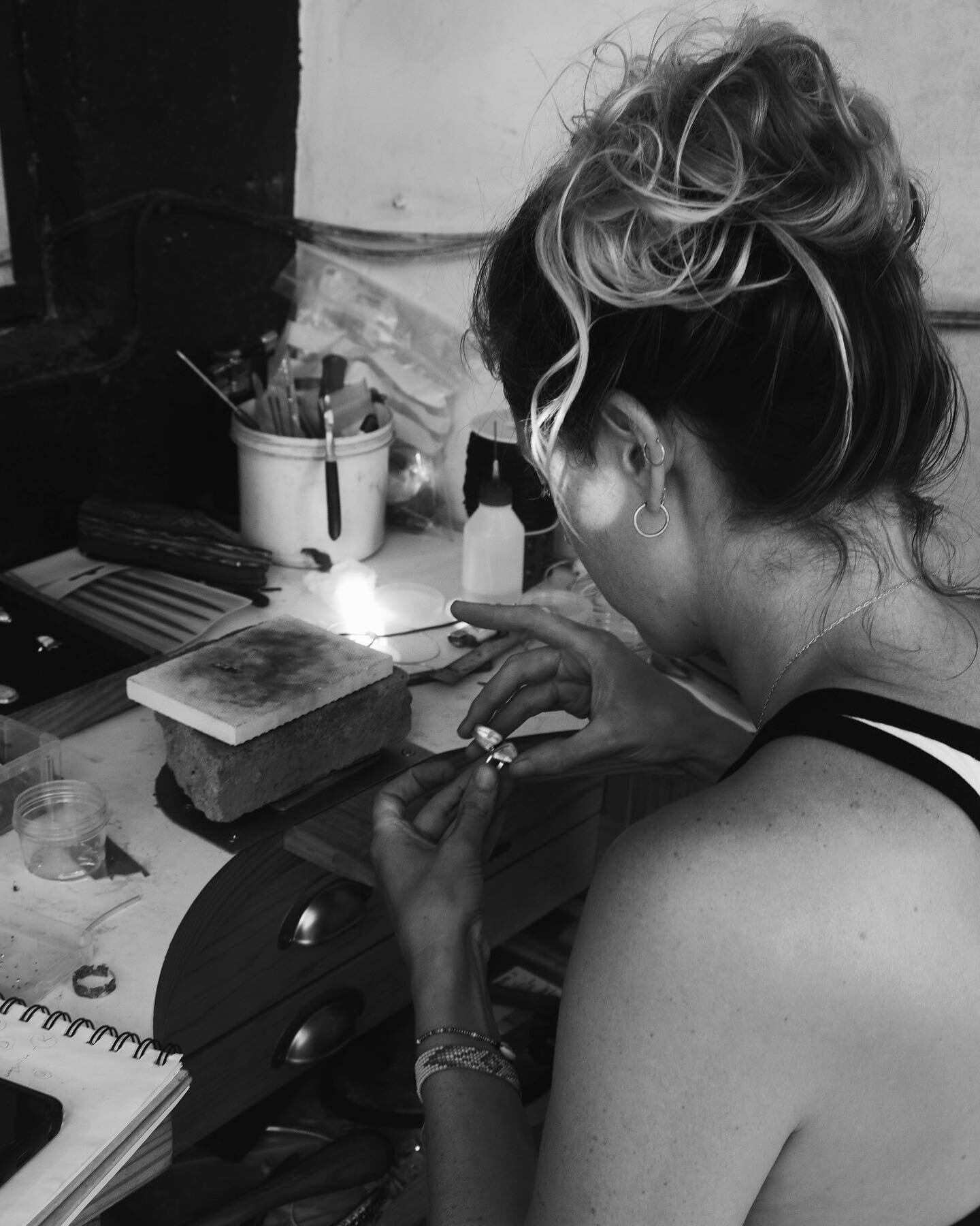 Happy Fridayy!! 
Just a little note from me to say my online shop will be closing today and will reopen in October. 
Instead, this month, I’m concentrating on bespoke’s for the last time this year ♥️
I have a few outstanding pie