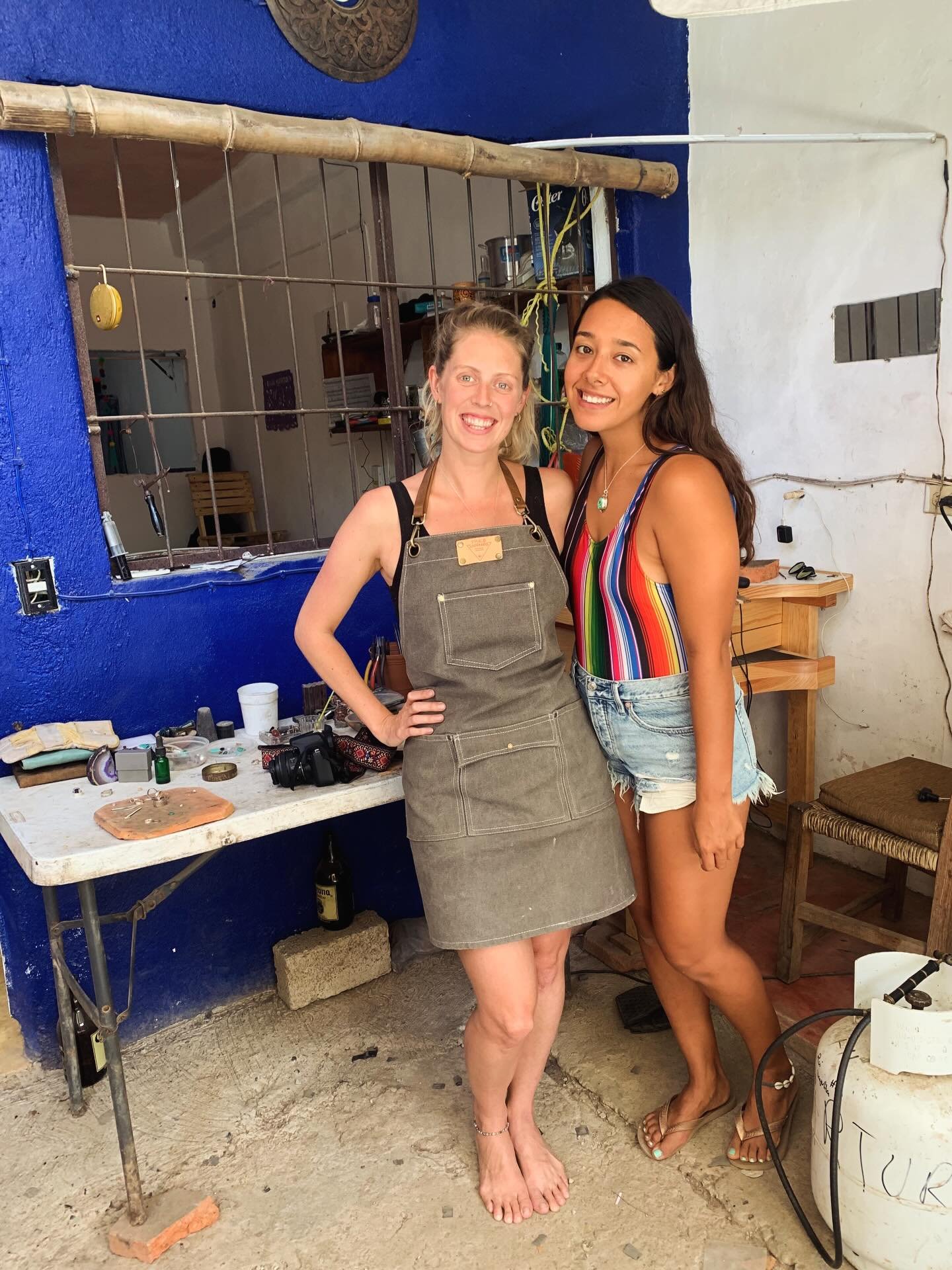 Feliz cumplea&ntilde;os to my soul sister @mysticgypsyjewels!! 

This photo is where her jewellery journey began! 

So happy I could help you along with your new path in life. The world is now your oyster darling! 

🐚 🫧 🧜🏾&zwj;♀️

#silversmiths #