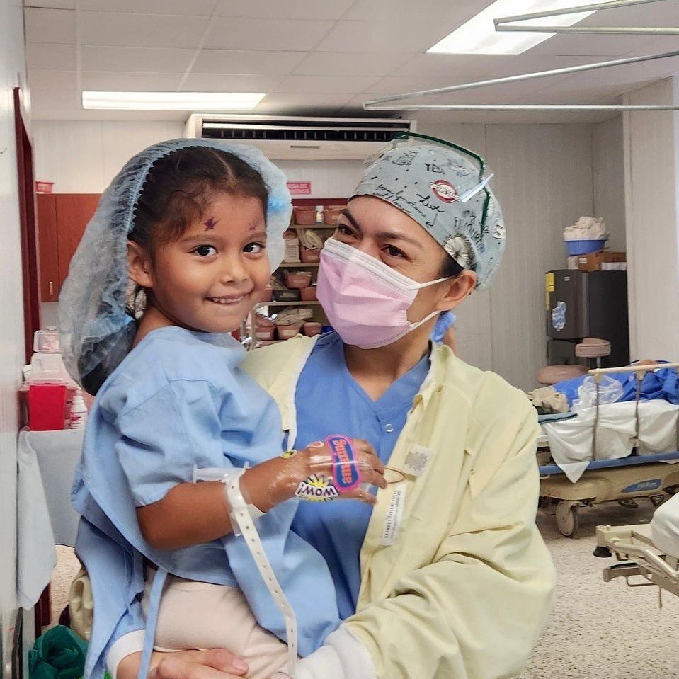 eye+doctor+with+little+girl.jpg