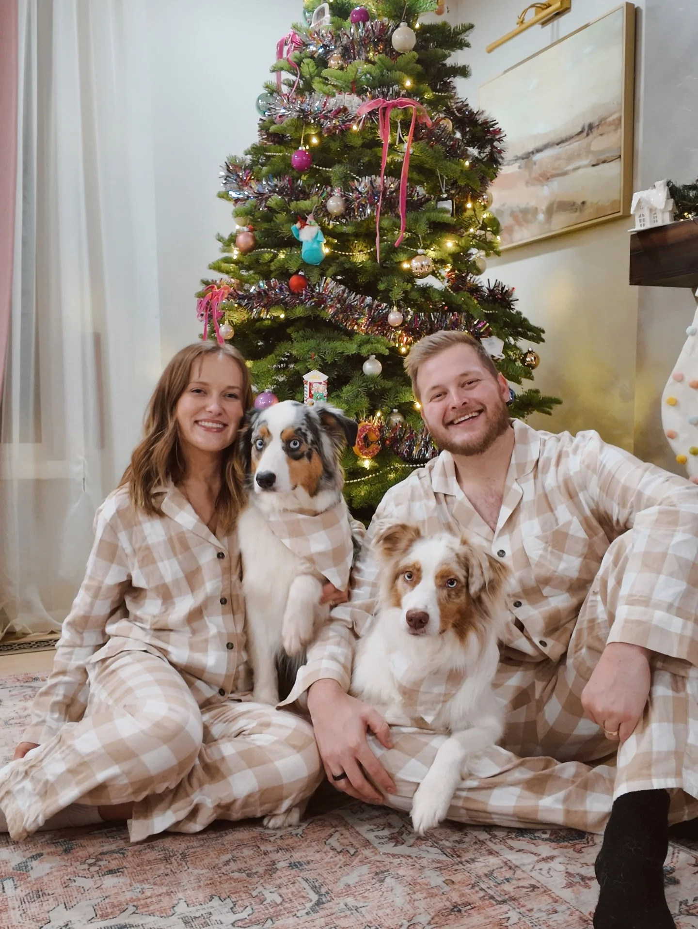 Merry Christmas &amp; happy holidays to all of you!! Pretend this is our Christmas card 💌 

So thankful for another year of making internet friends like you 🐶🥰 

P.S. I&rsquo;m p impressed I whipped up those bandanas with liquid stitch and I see w