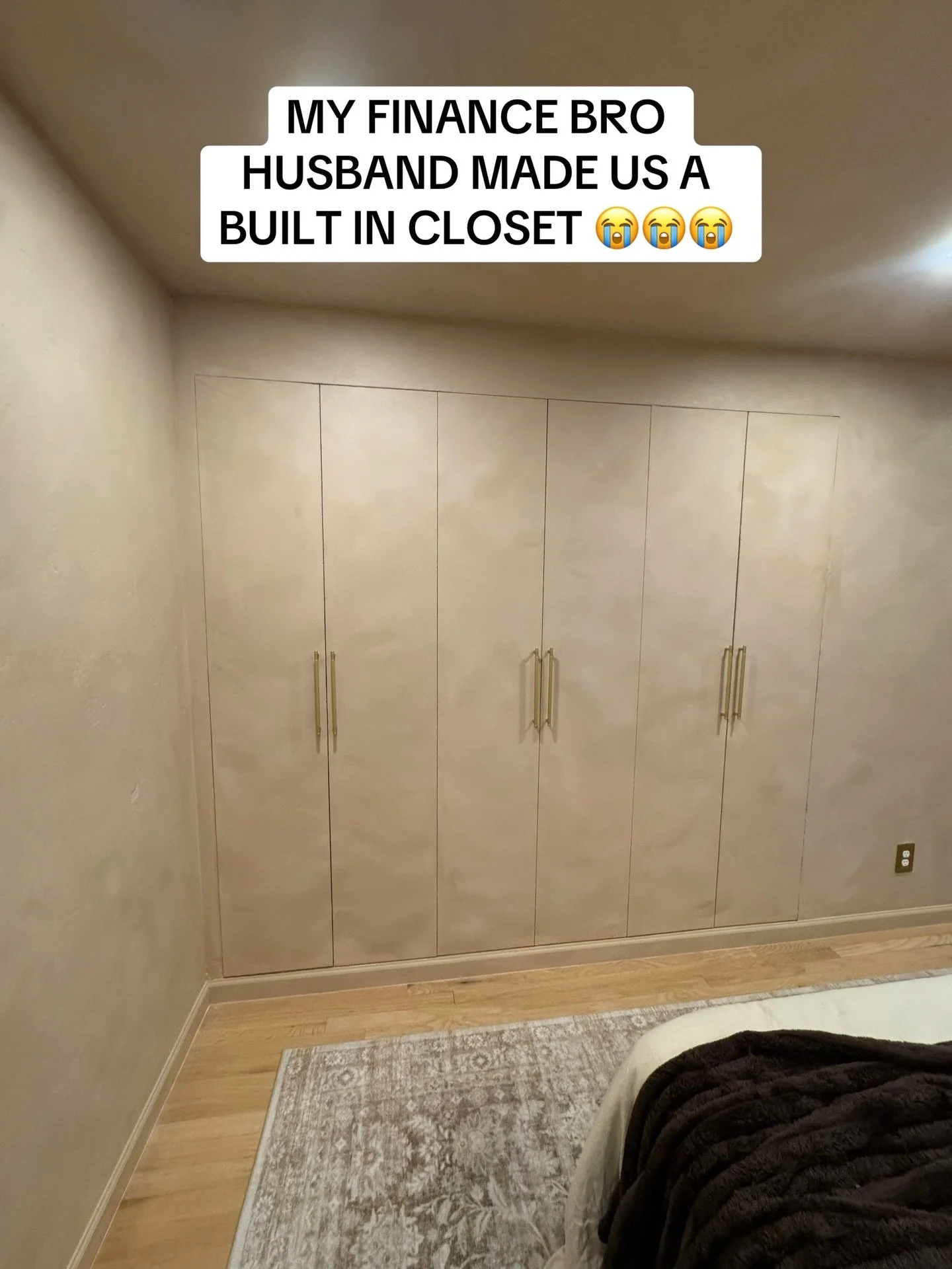 A Cam of all trades 🃏

Seriously feels like we&rsquo;re staying in a luxury hotel!! Obsessed with how our room has transformed and can&rsquo;t wait for you guys to see more but wow painting and this closet has made all the difference!! 

#diycloset 