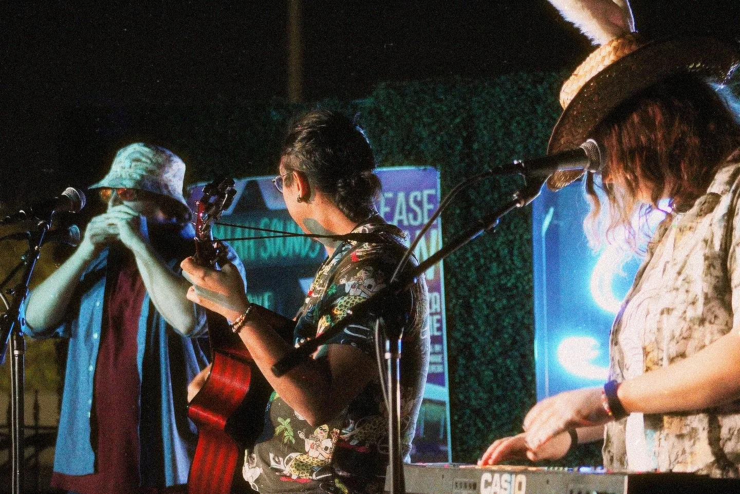 Chris Mendoza &amp; Trash Animals at the Mojave Rain release show!! 🎸🐰