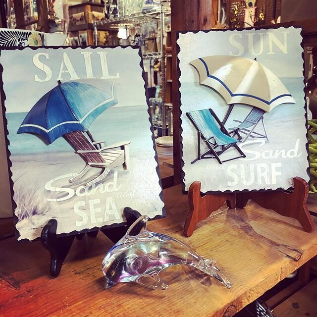 Summer Dreaming! 🏖 Visit Nalga @npmebane with Jane&rsquo;s Things located in the back of the store. She has an amazing space FULL of treasures! #summerdreaming☀️ #beachhomedesign #antiqueshopping #vintagestyle #homedecor #shoplocal #supportourvendor