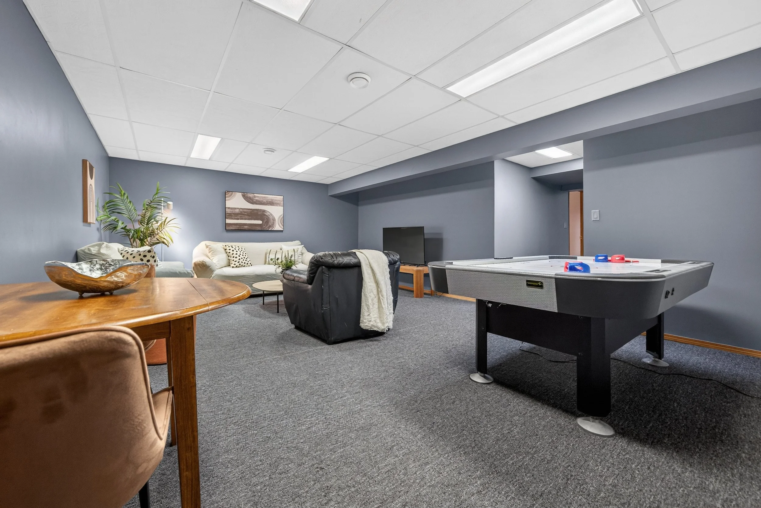 348 Olive St (35).jpg