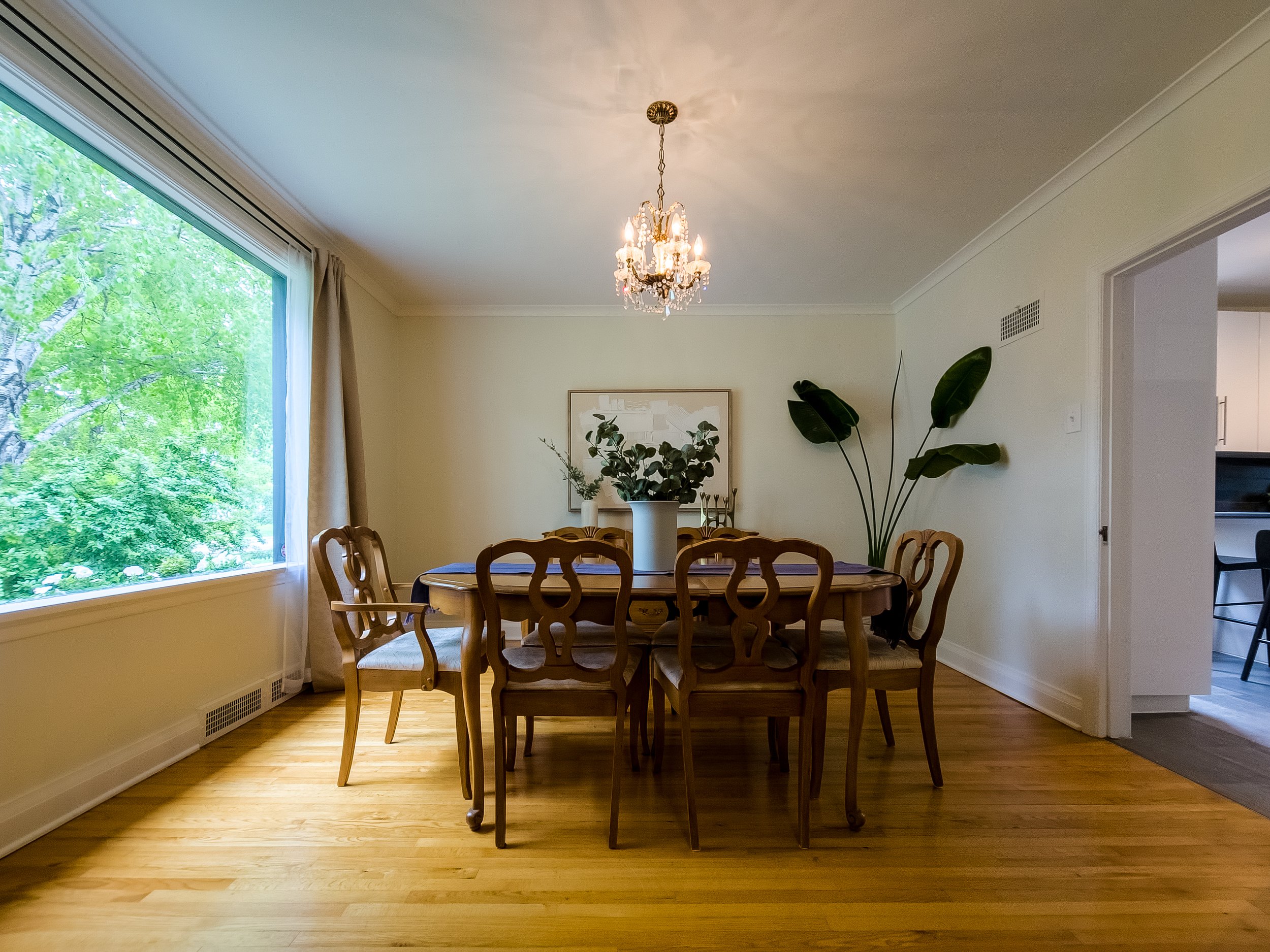 Dining 3.jpg
