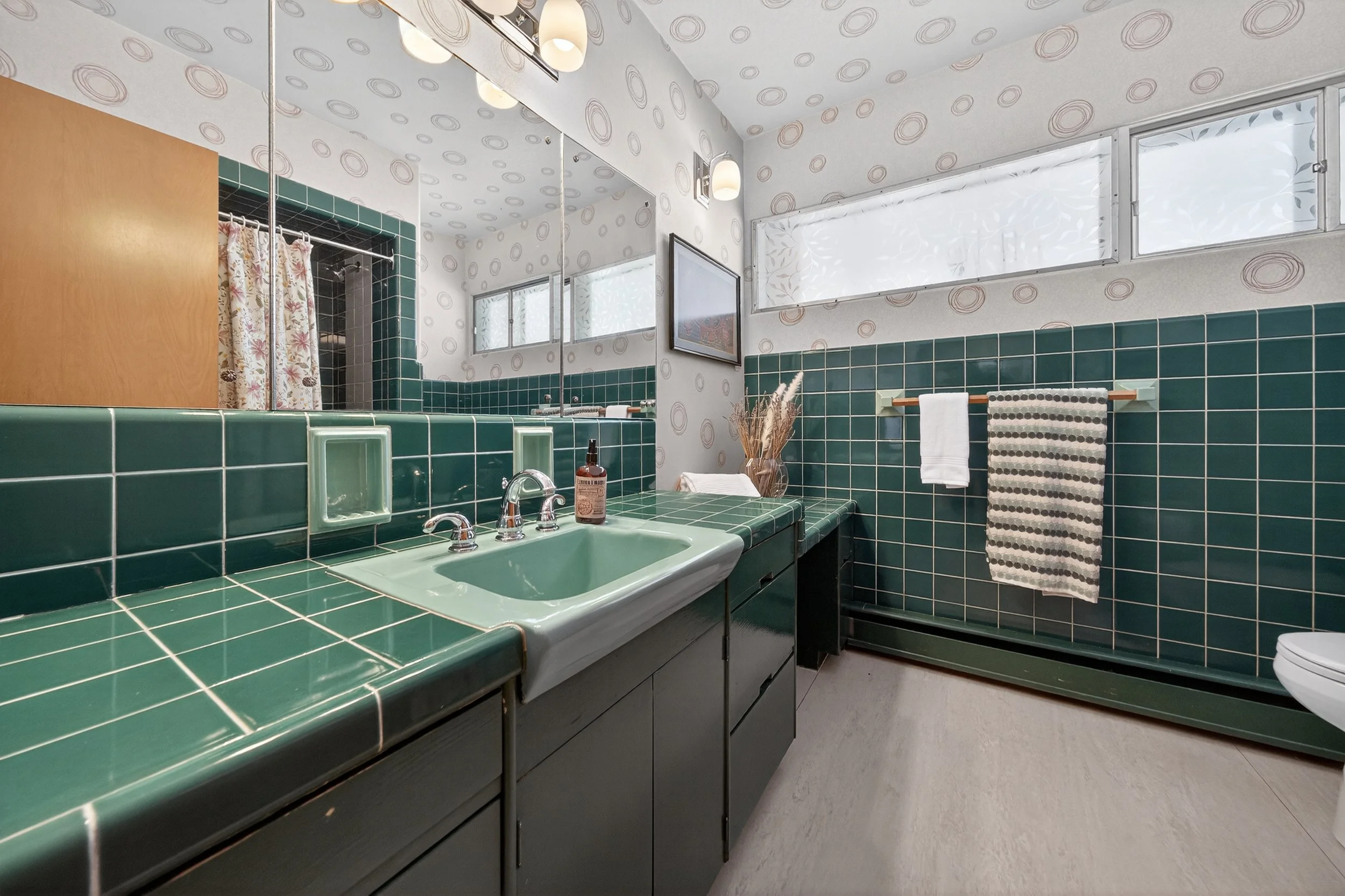 415 Kingston Rd (38).jpg