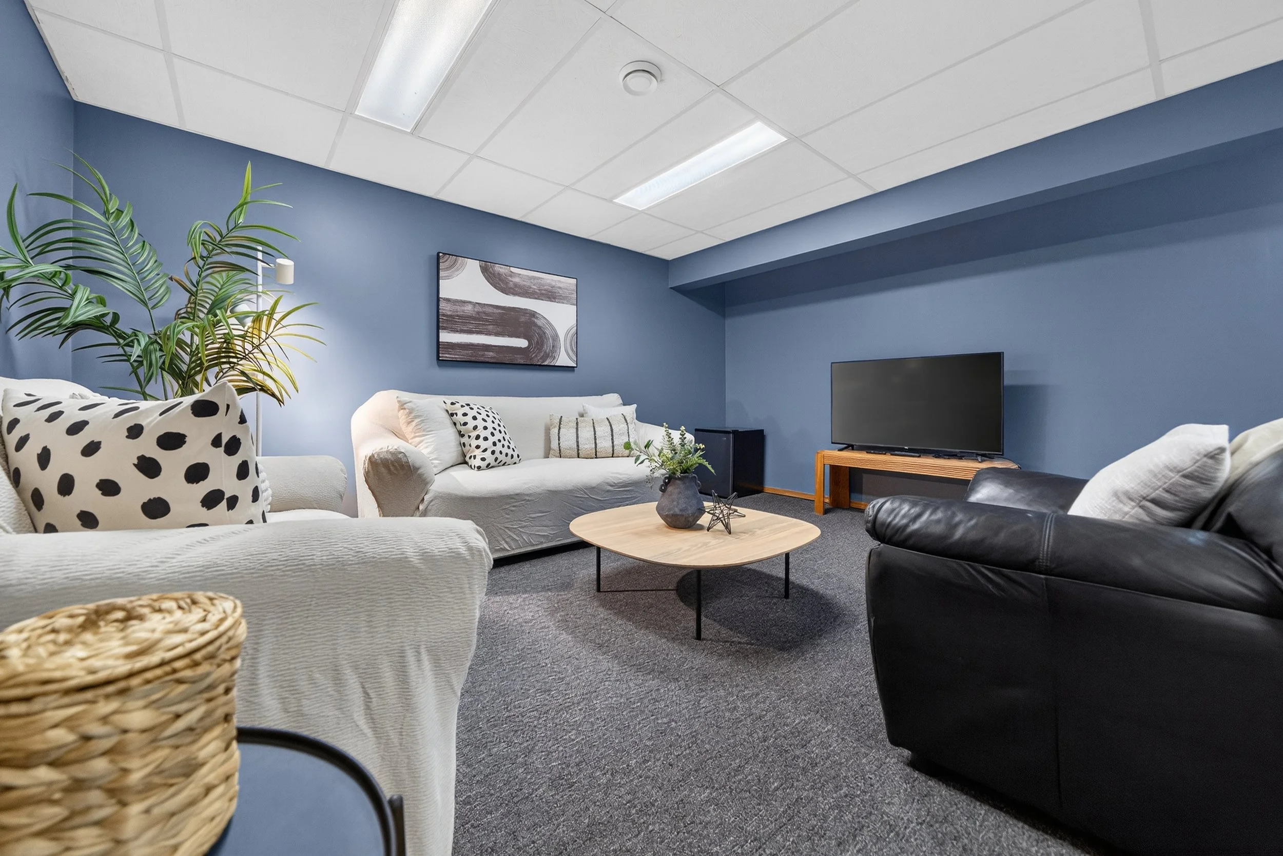 348 Olive St (36).jpg