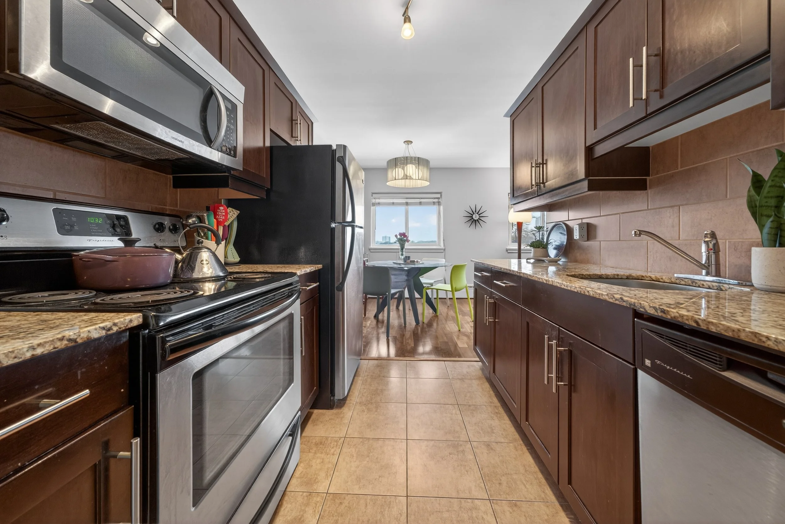 504 - 565 Corydon Avene (20).jpg