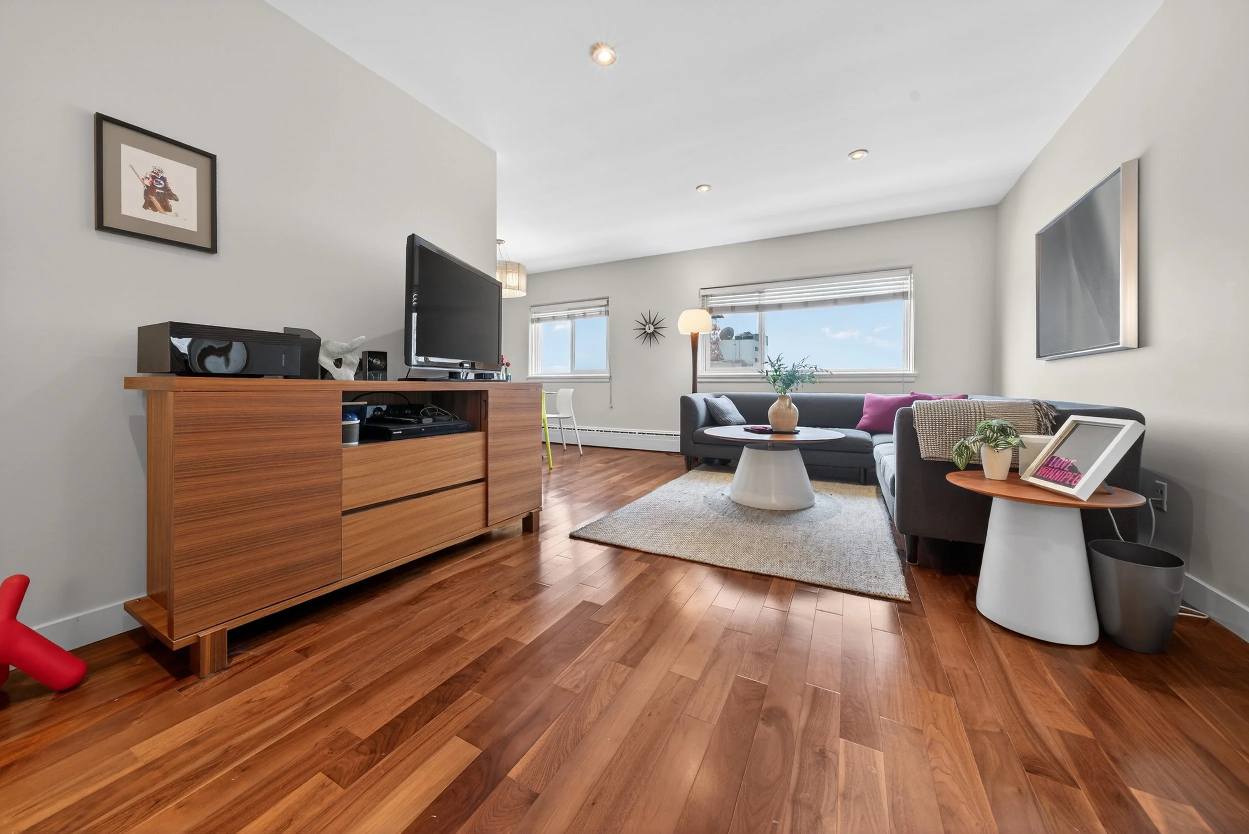 504 - 565 Corydon Avene (10).jpg