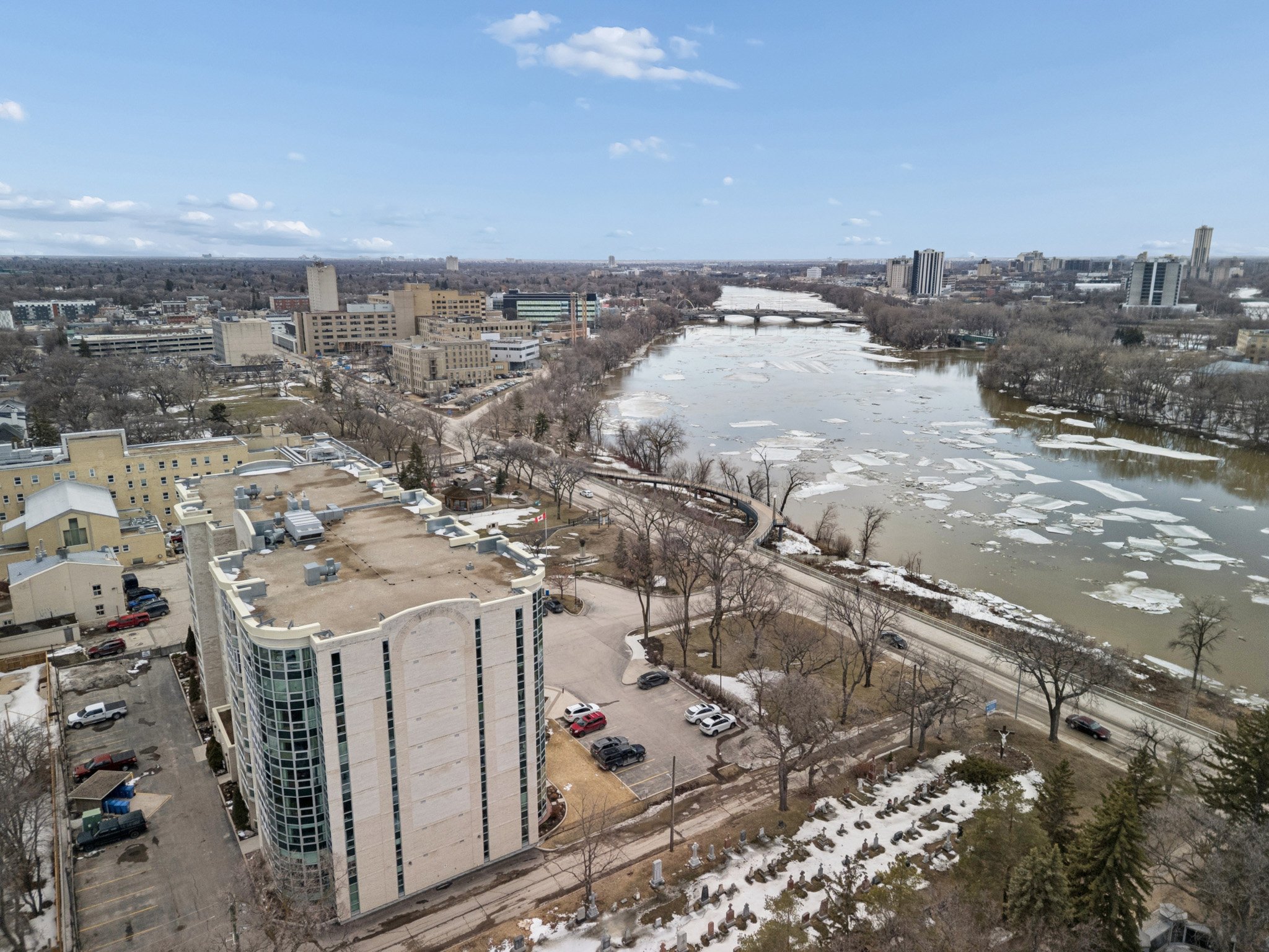 906-500 Tache Ave-4.jpg